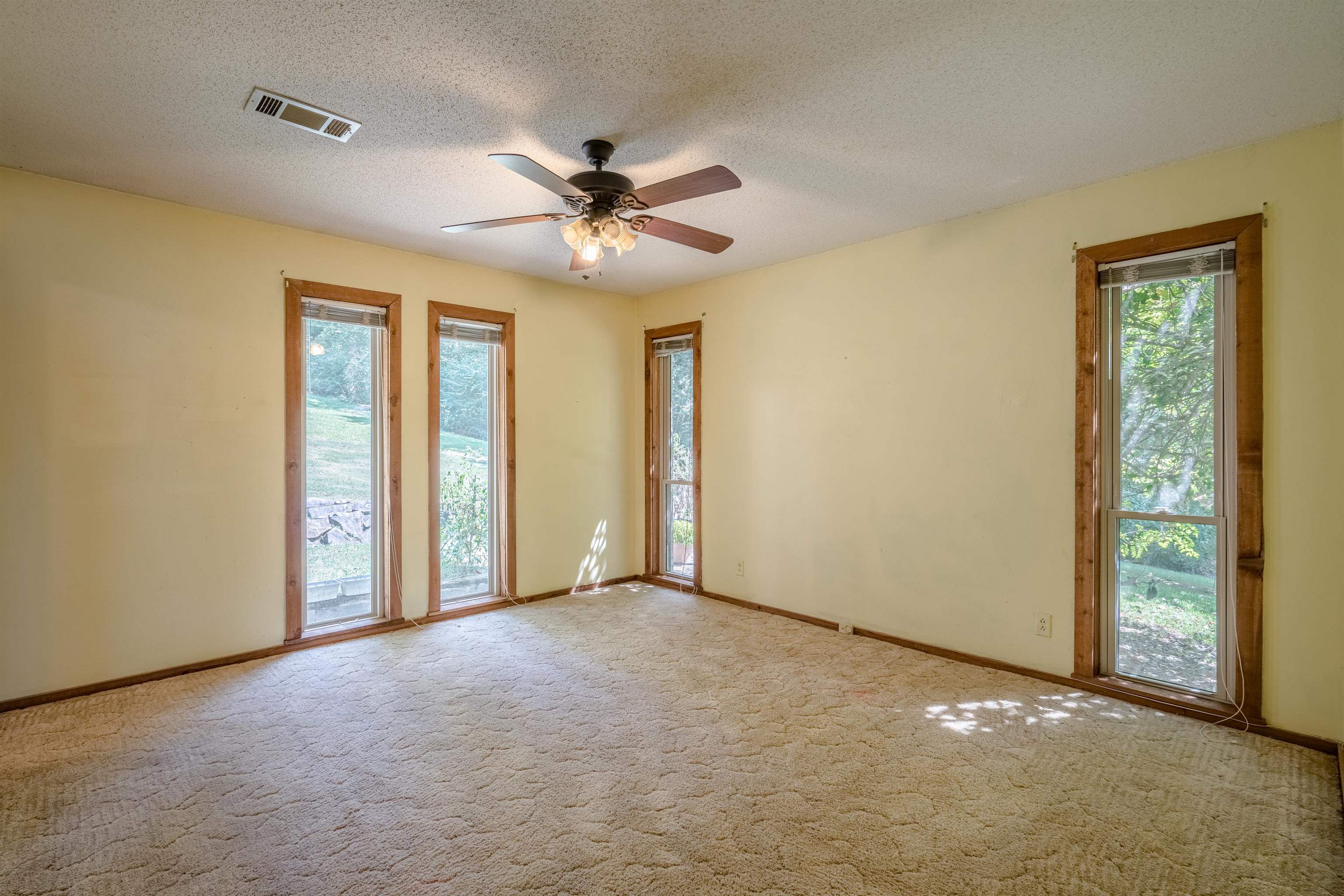 ARKRIDGE LAKE ESTATES - Residential
