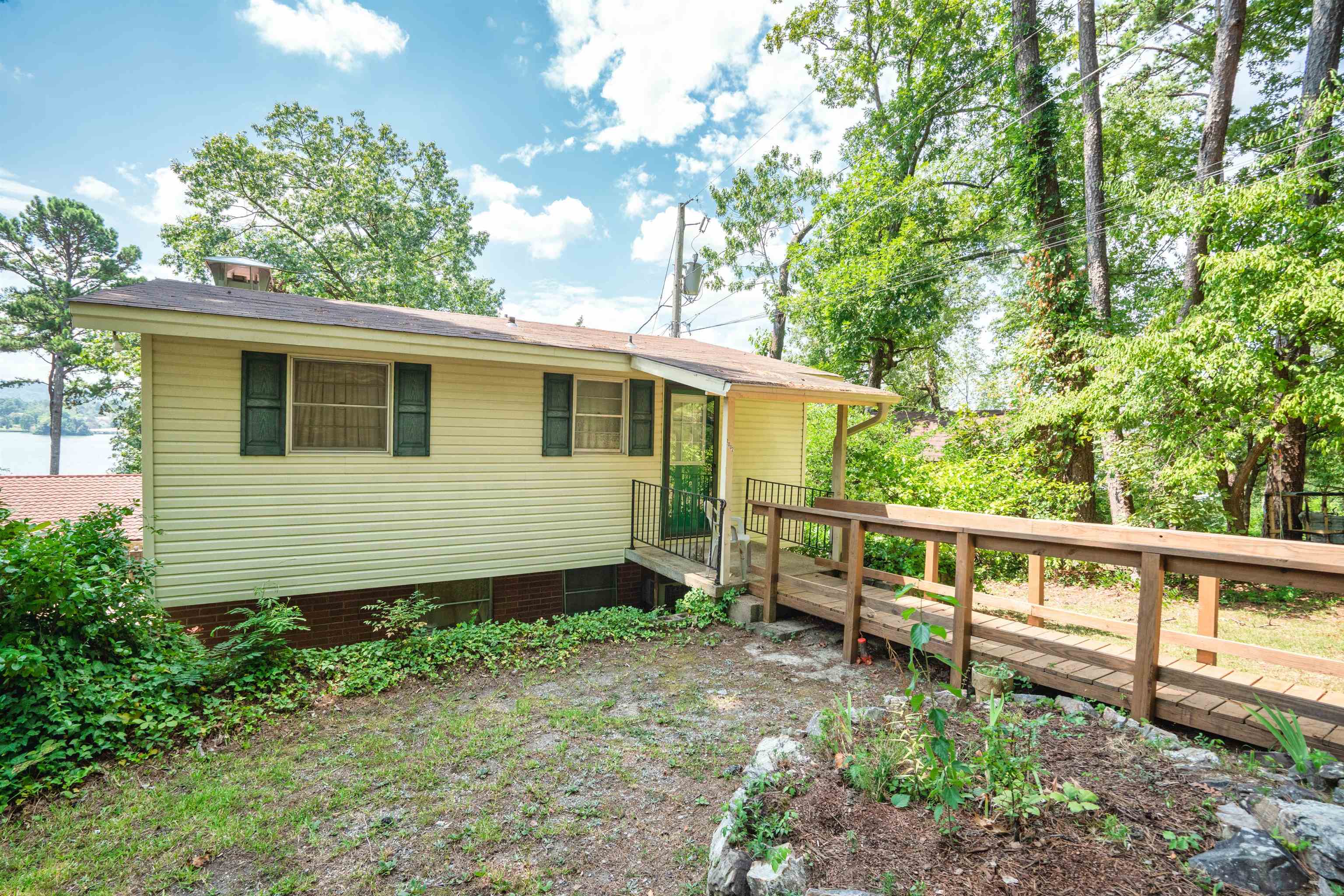 ARKRIDGE LAKE ESTATES - Residential