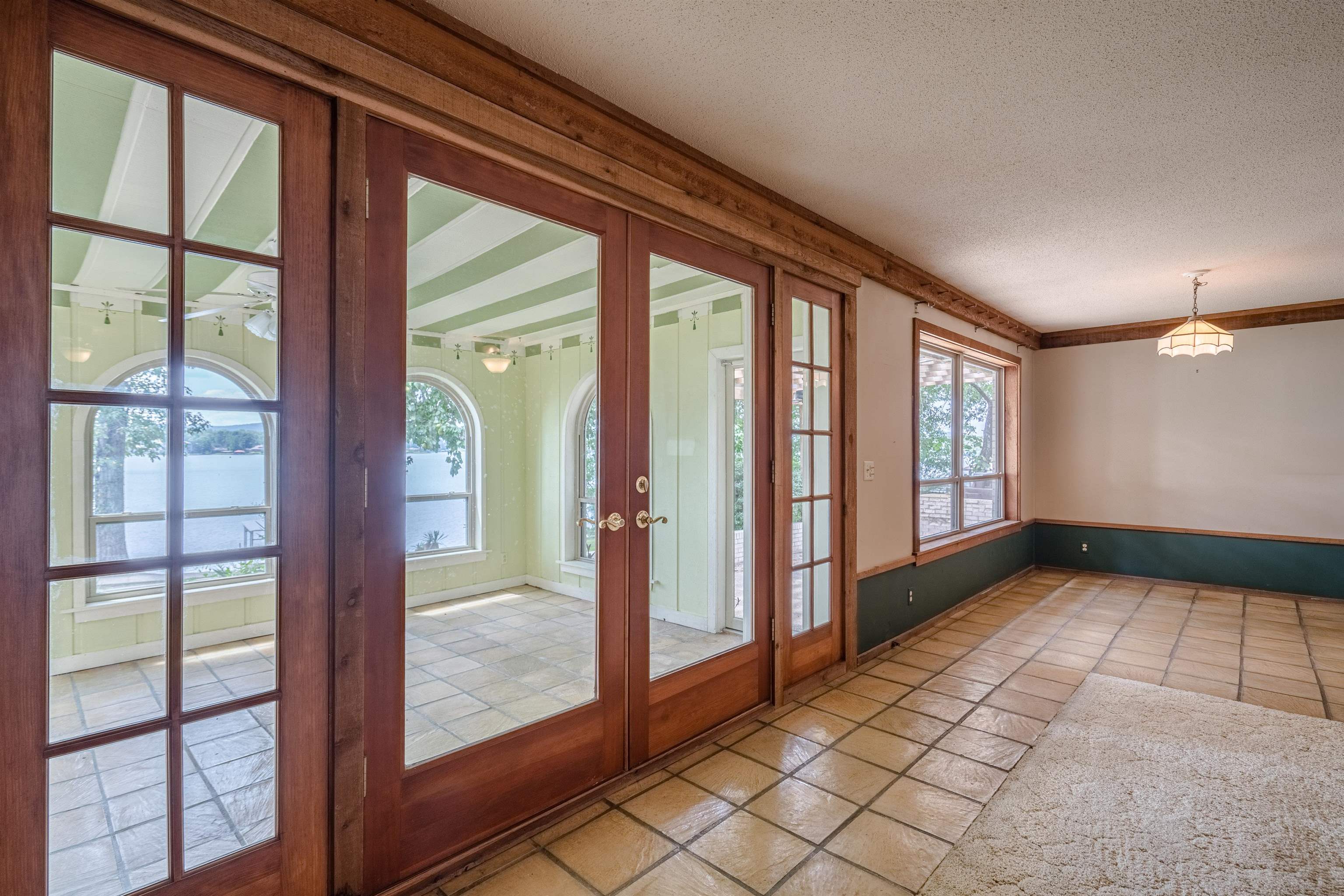 ARKRIDGE LAKE ESTATES - Residential