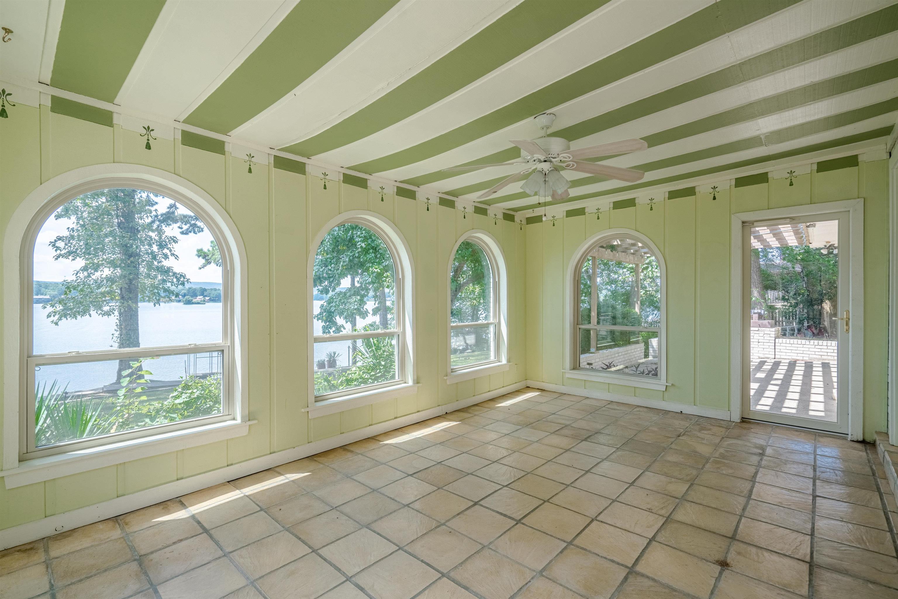 ARKRIDGE LAKE ESTATES - Residential