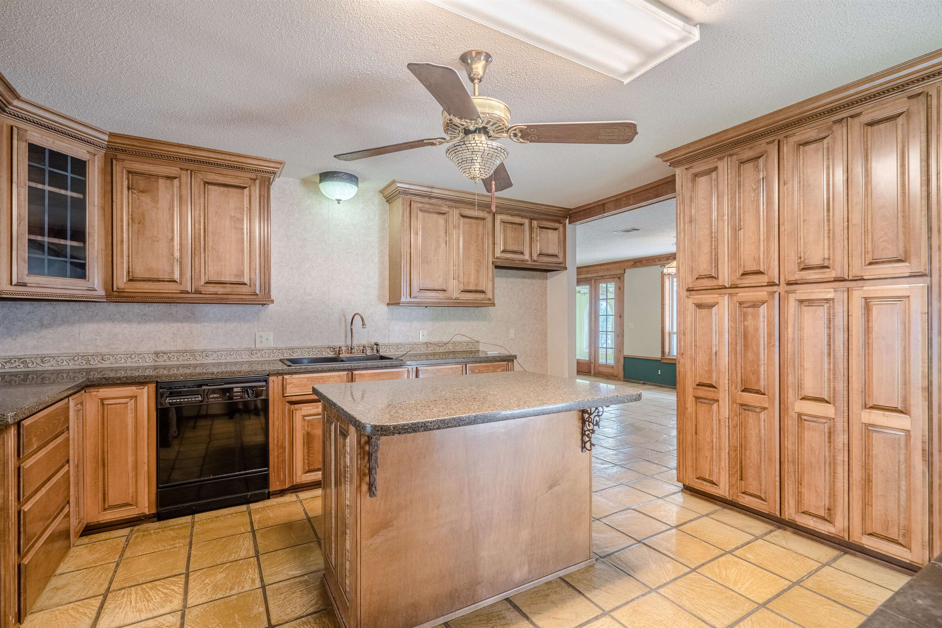 ARKRIDGE LAKE ESTATES - Residential