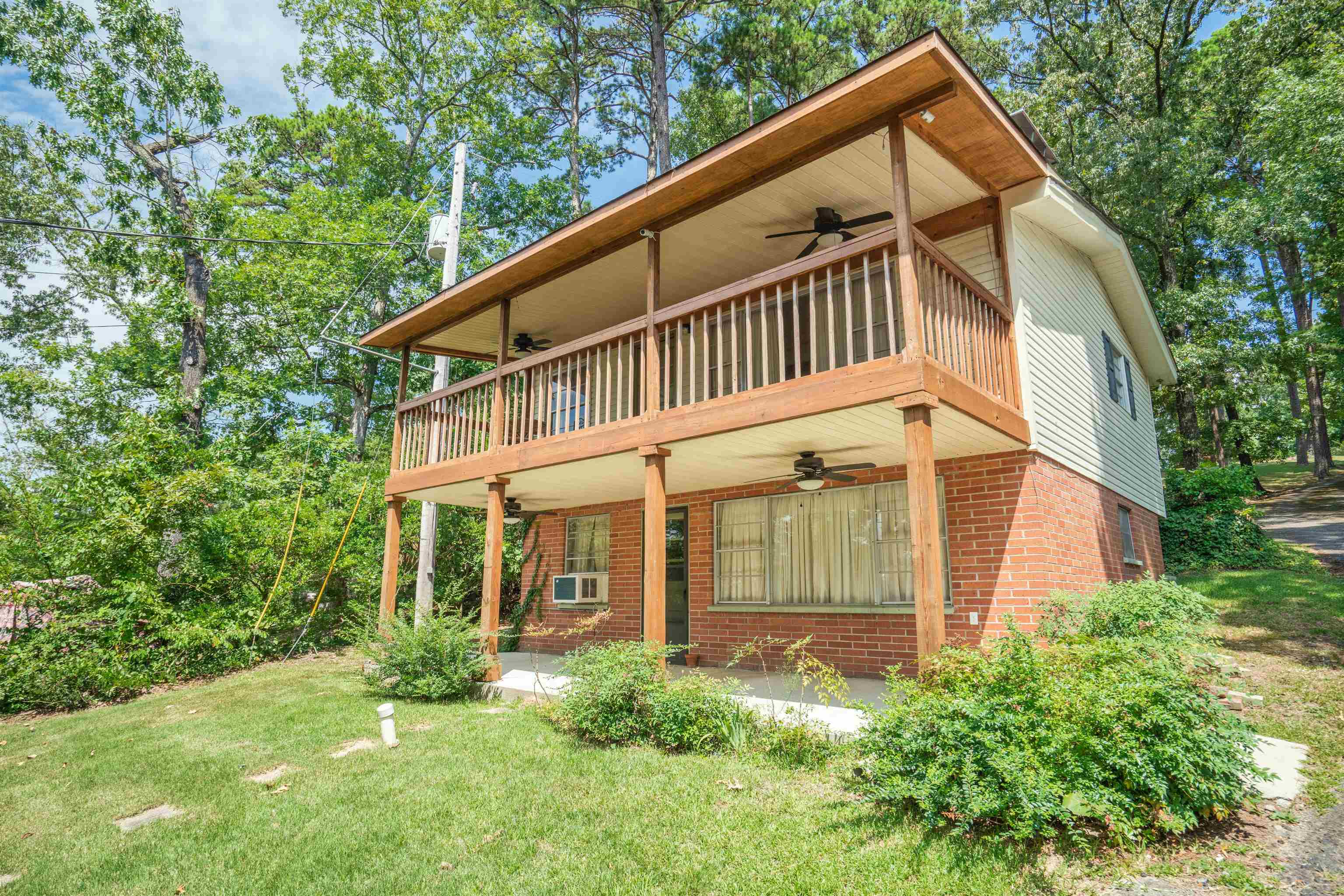 ARKRIDGE LAKE ESTATES - Residential