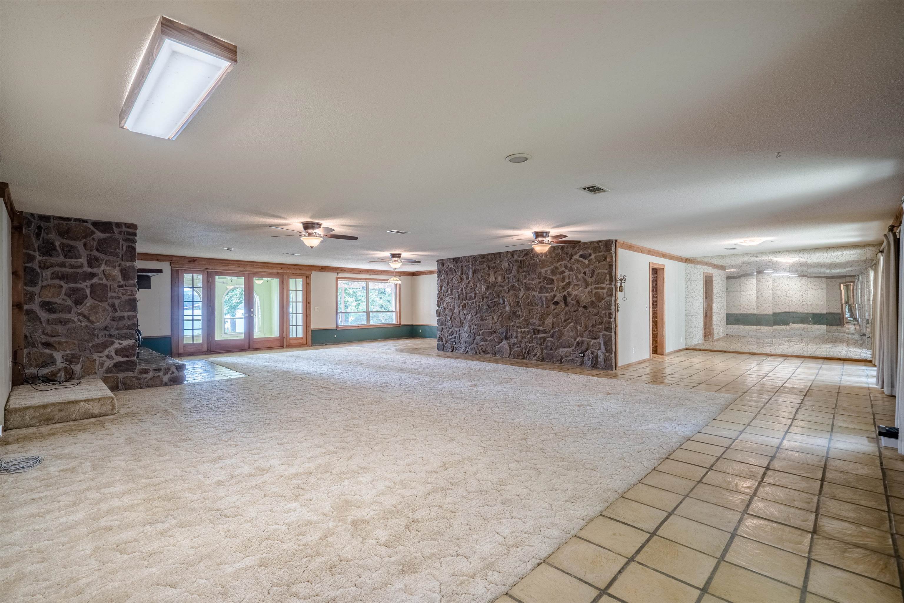 ARKRIDGE LAKE ESTATES - Residential