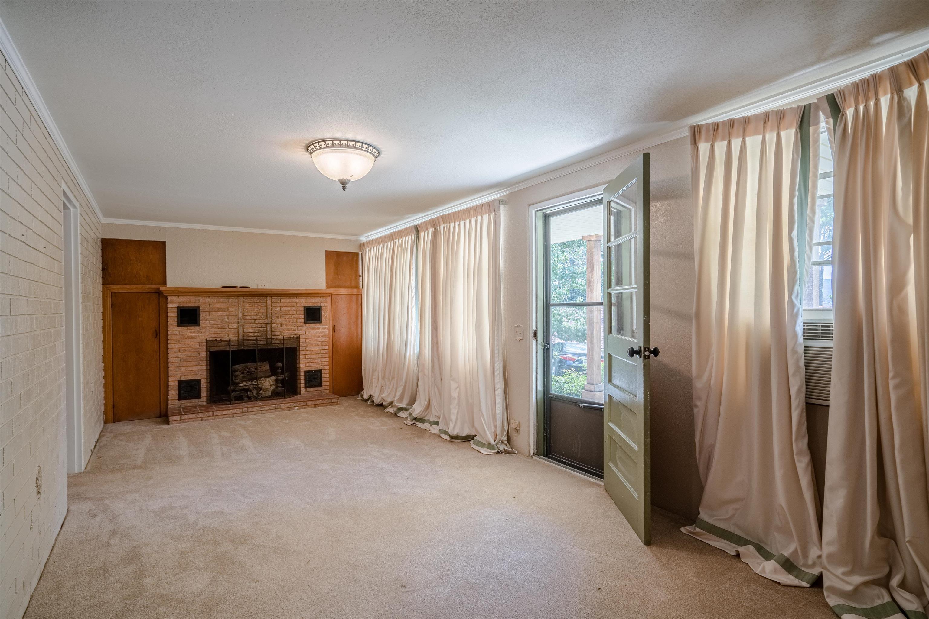 ARKRIDGE LAKE ESTATES - Residential