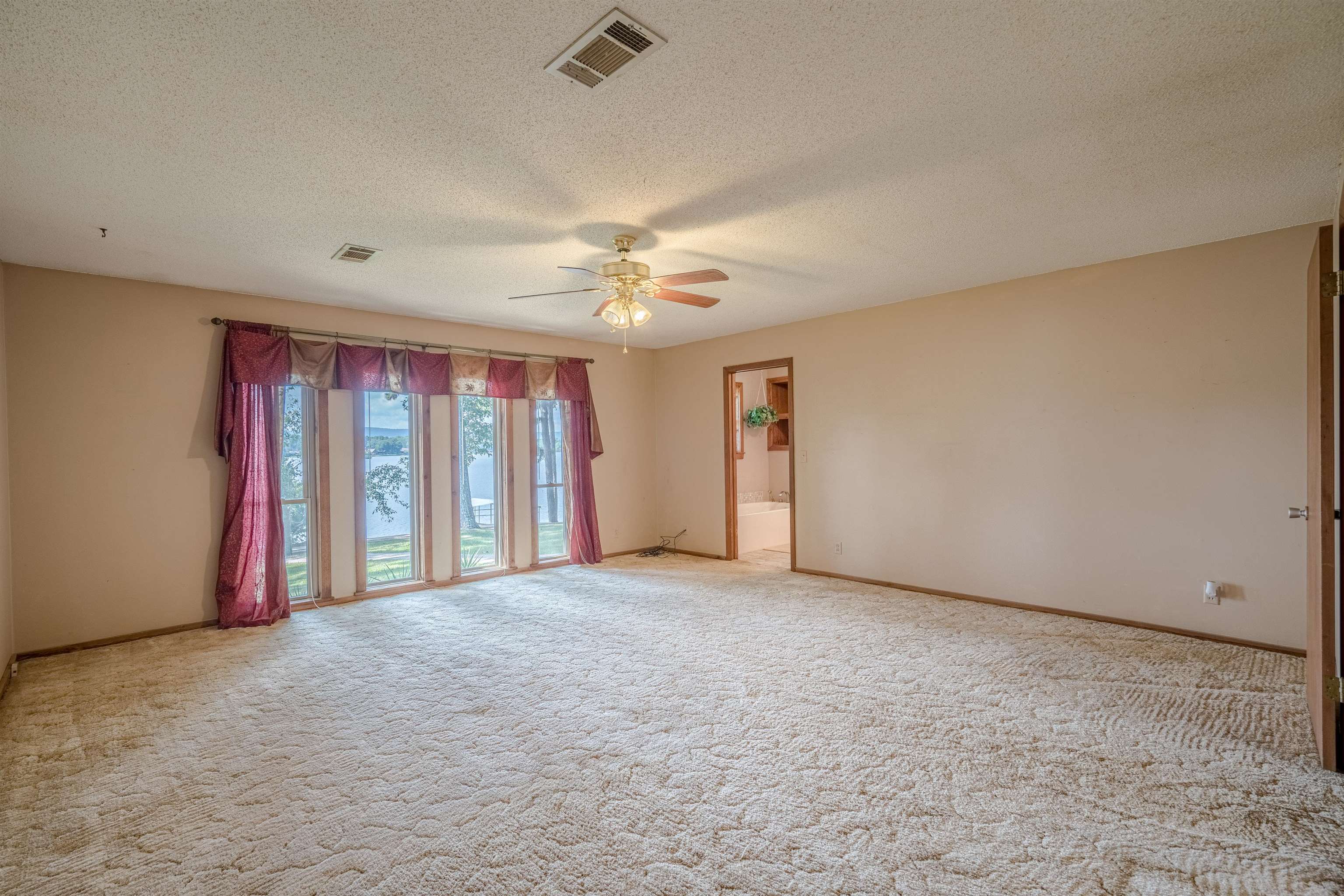 ARKRIDGE LAKE ESTATES - Residential