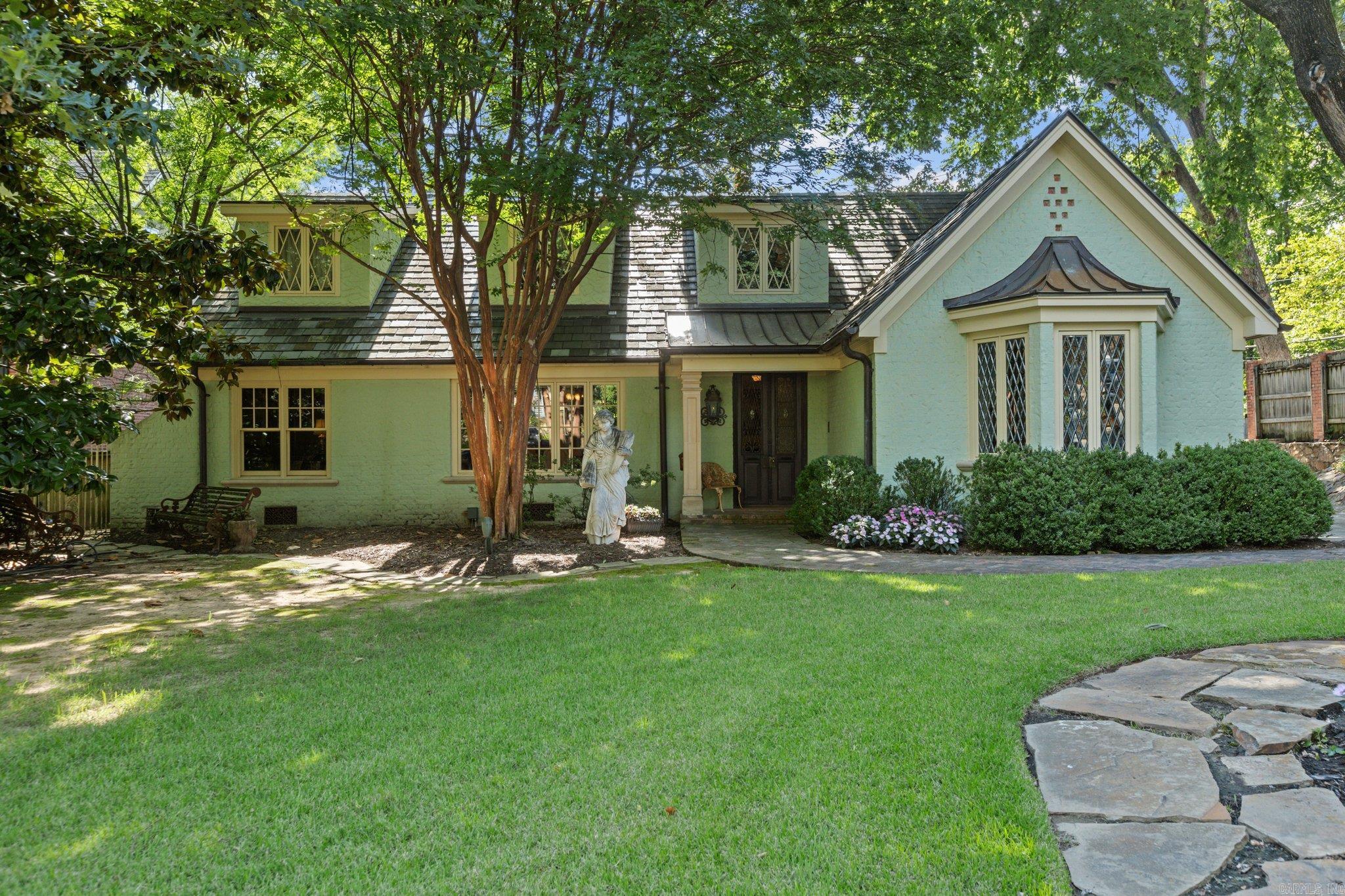COUNTRY CLUB HEIGHTS - Residential