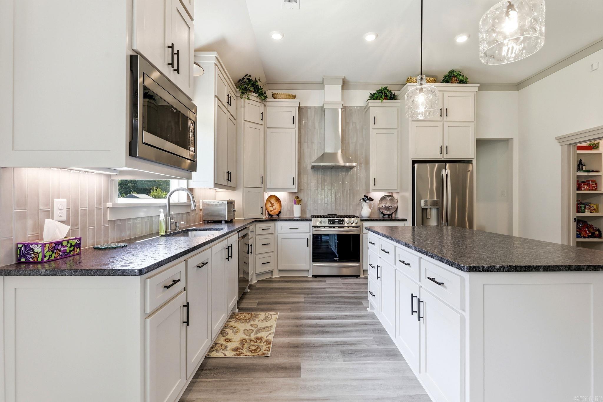 CREEKSIDE - Residential