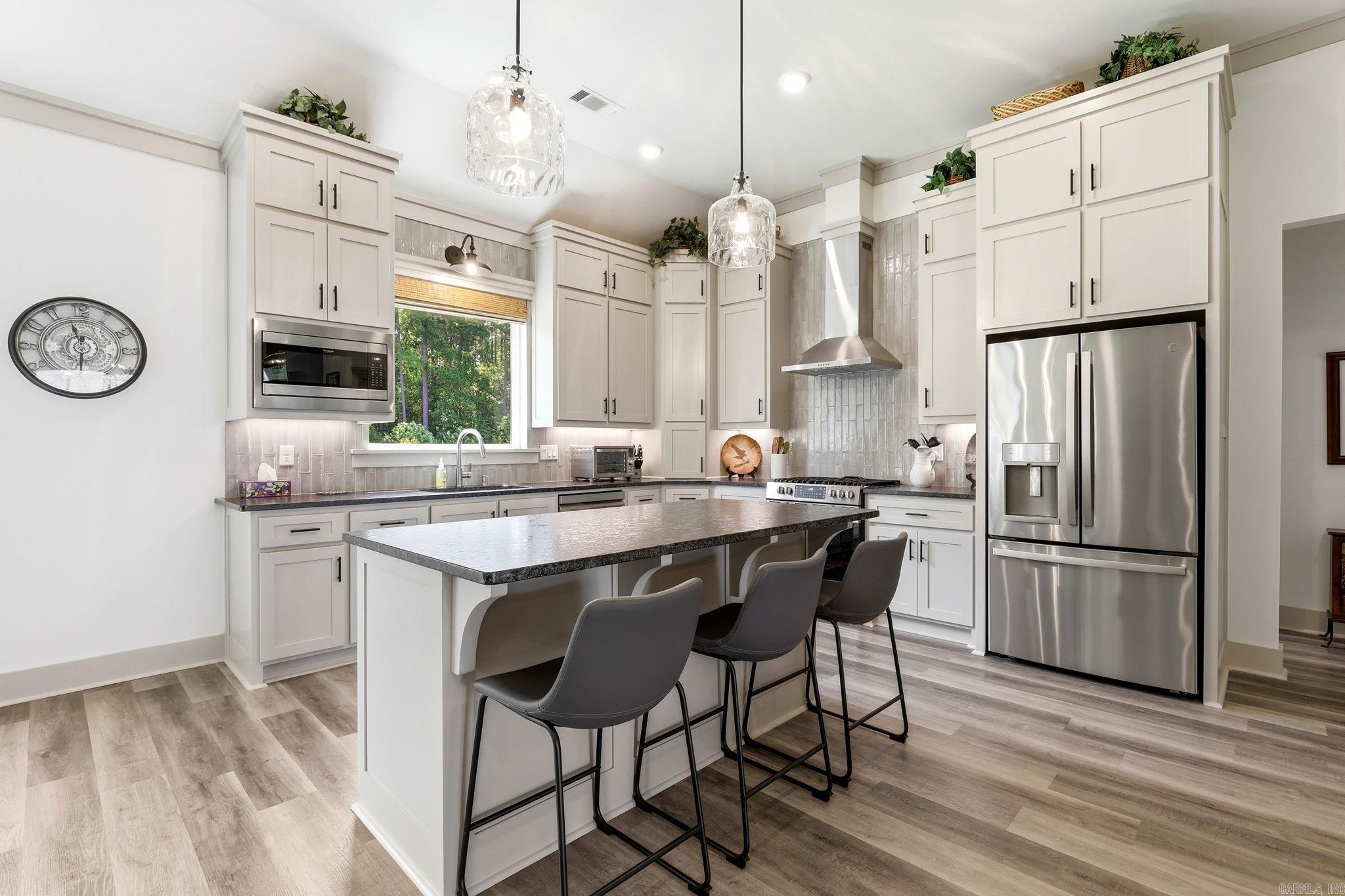CREEKSIDE - Residential