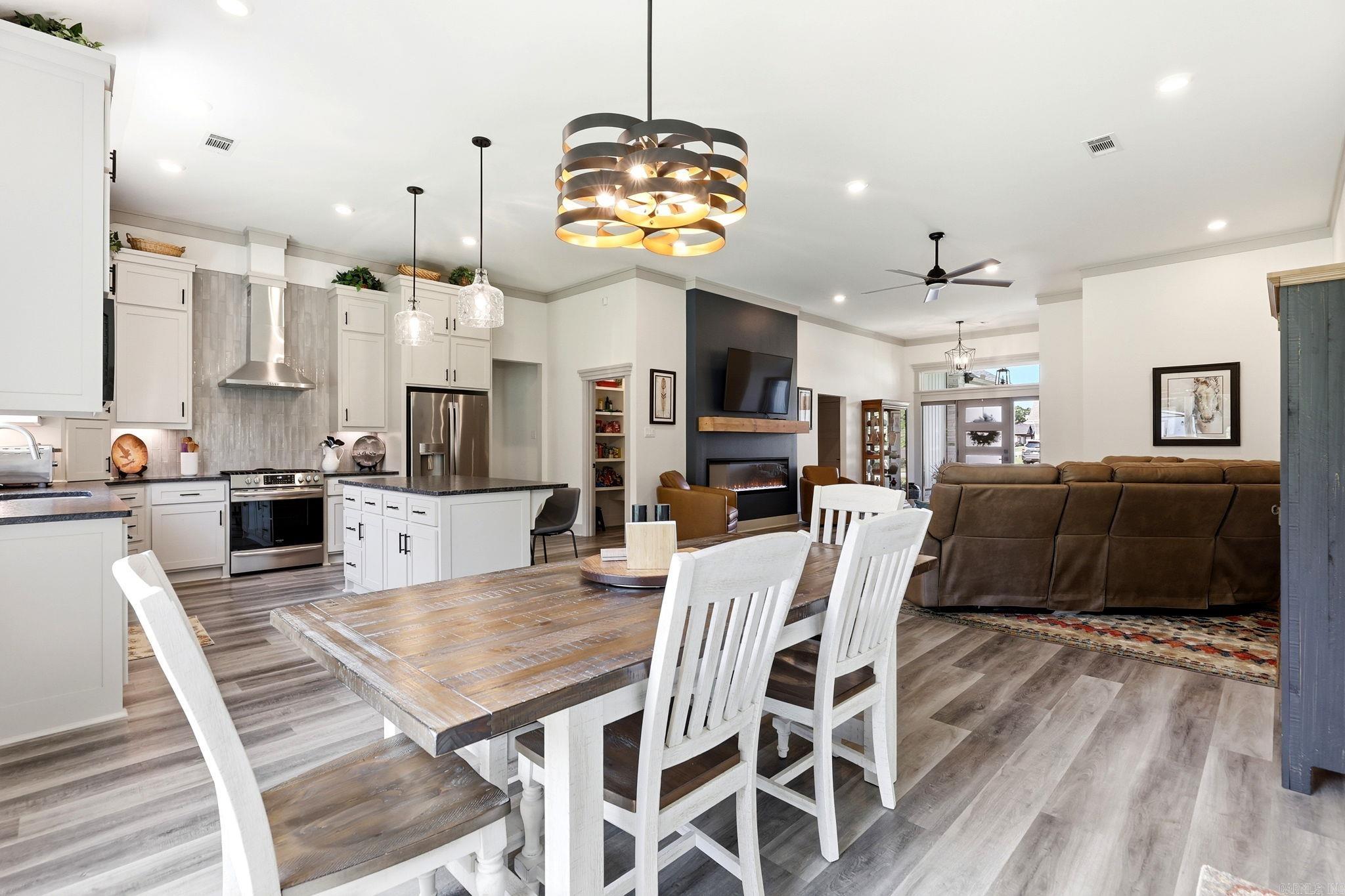CREEKSIDE - Residential