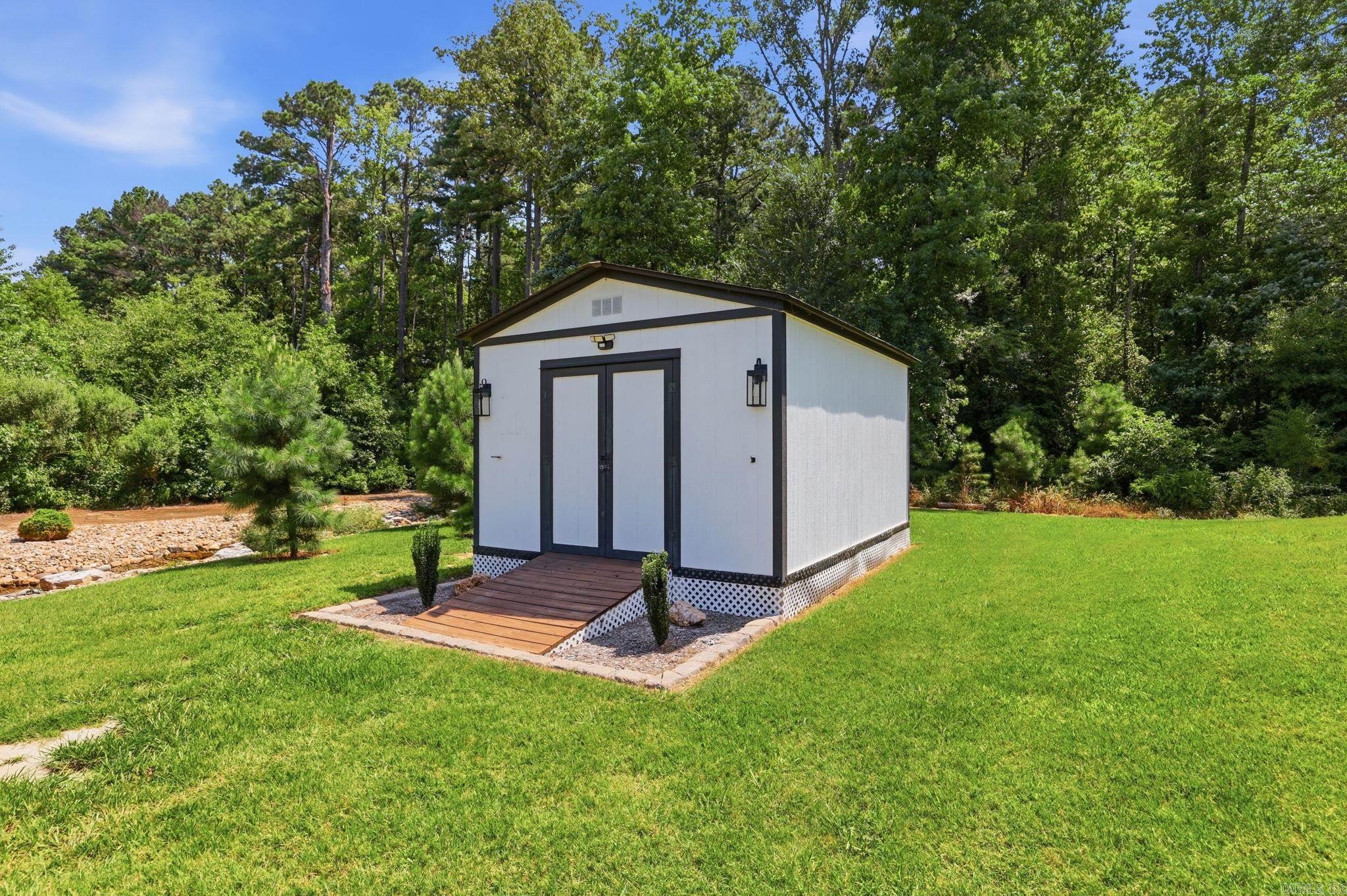 CREEKSIDE - Residential