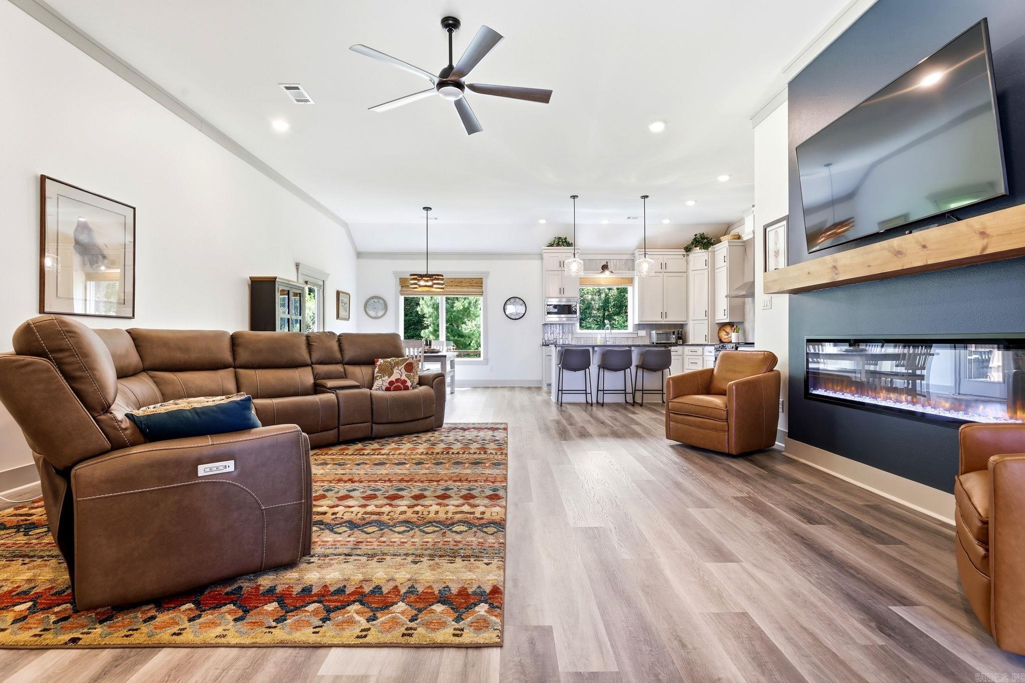 CREEKSIDE - Residential