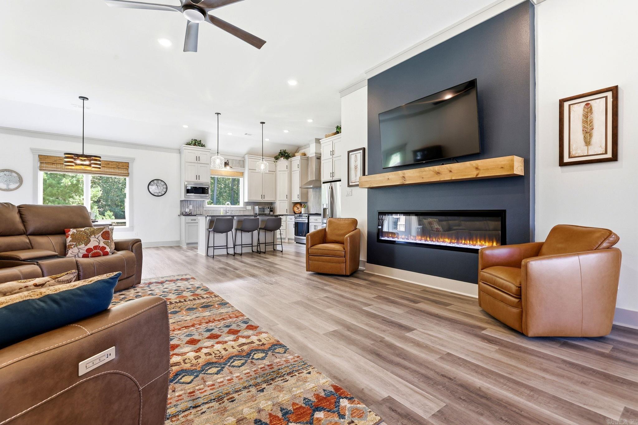 CREEKSIDE - Residential