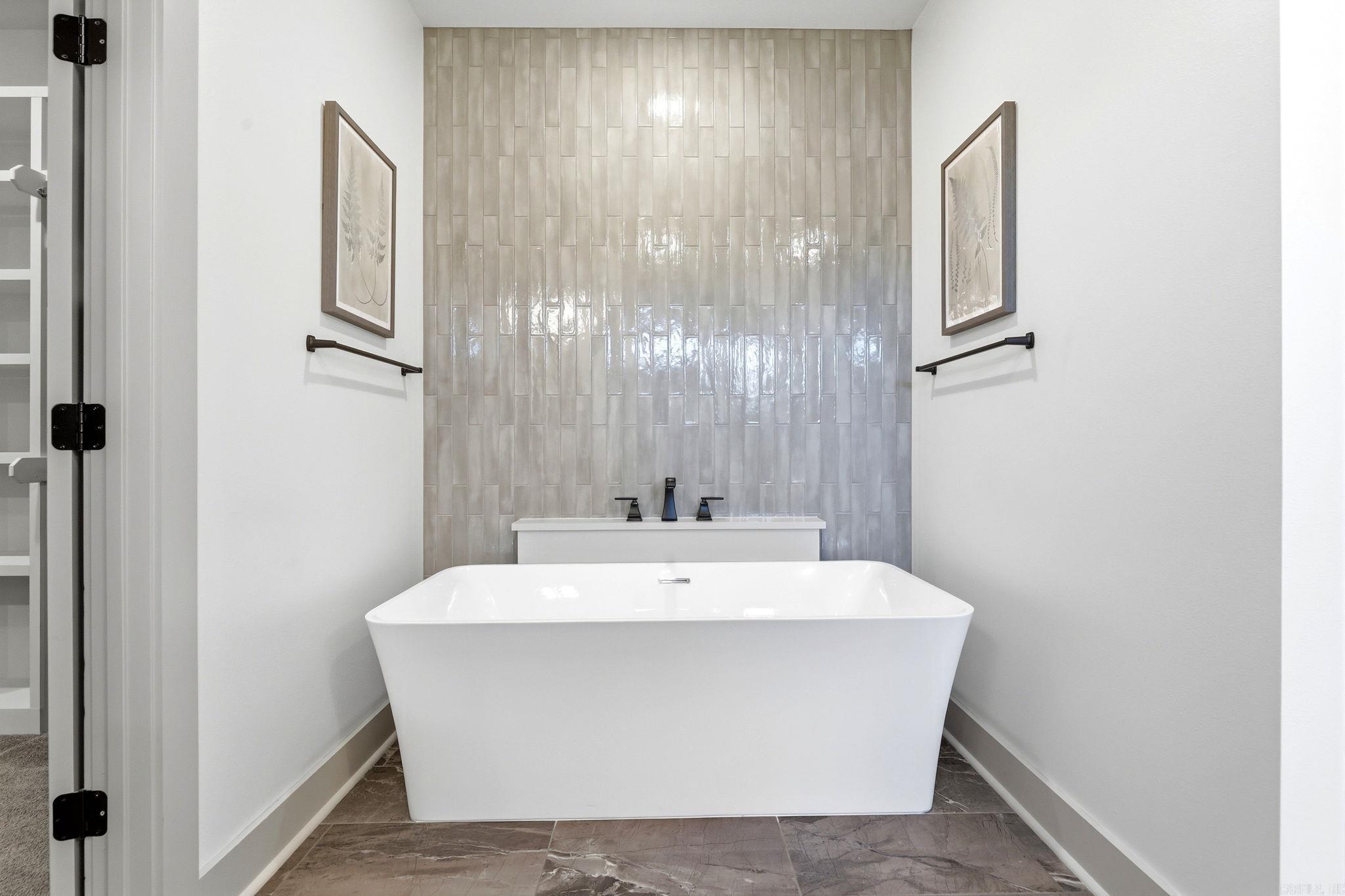 CREEKSIDE - Residential