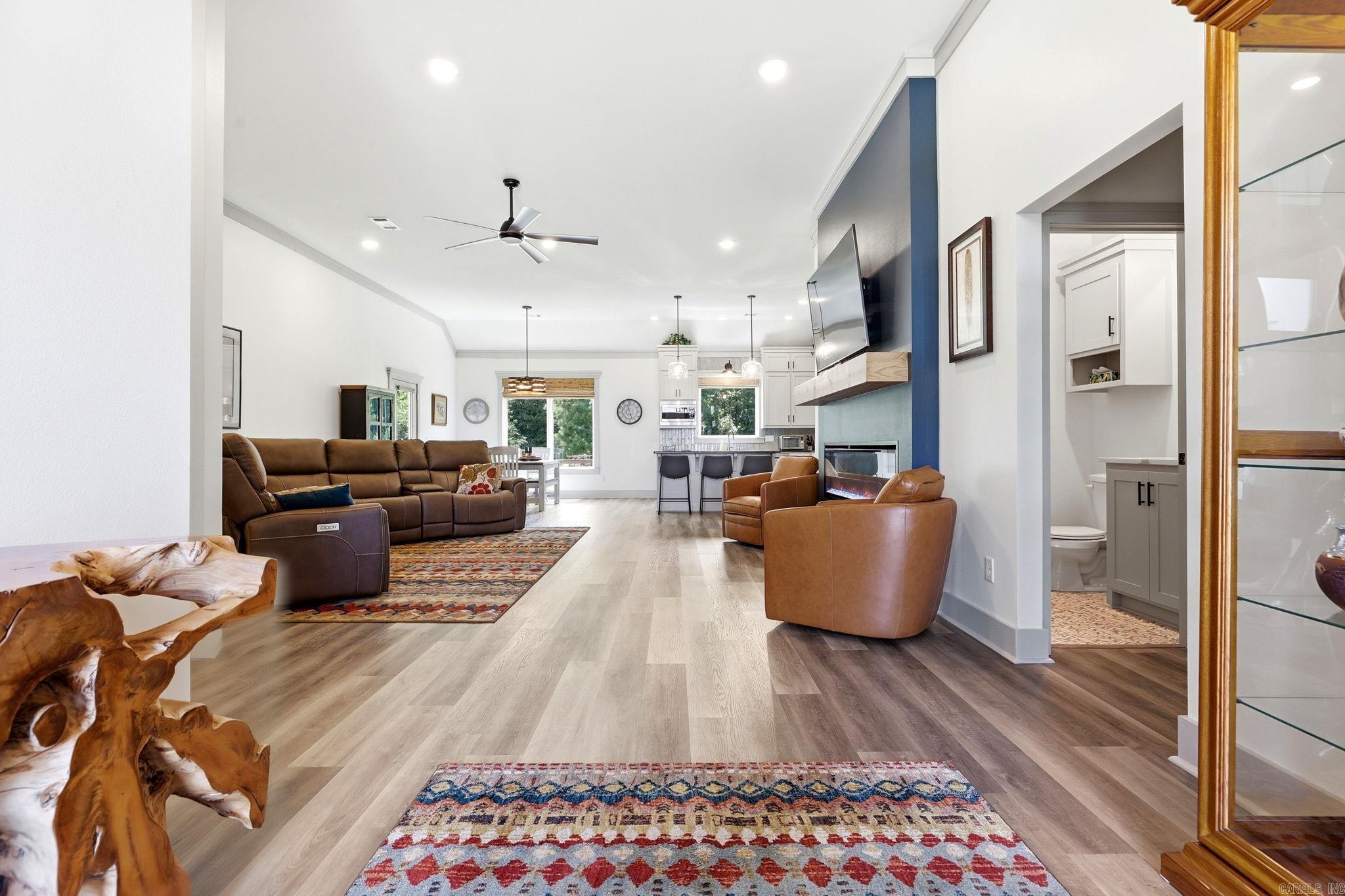 CREEKSIDE - Residential