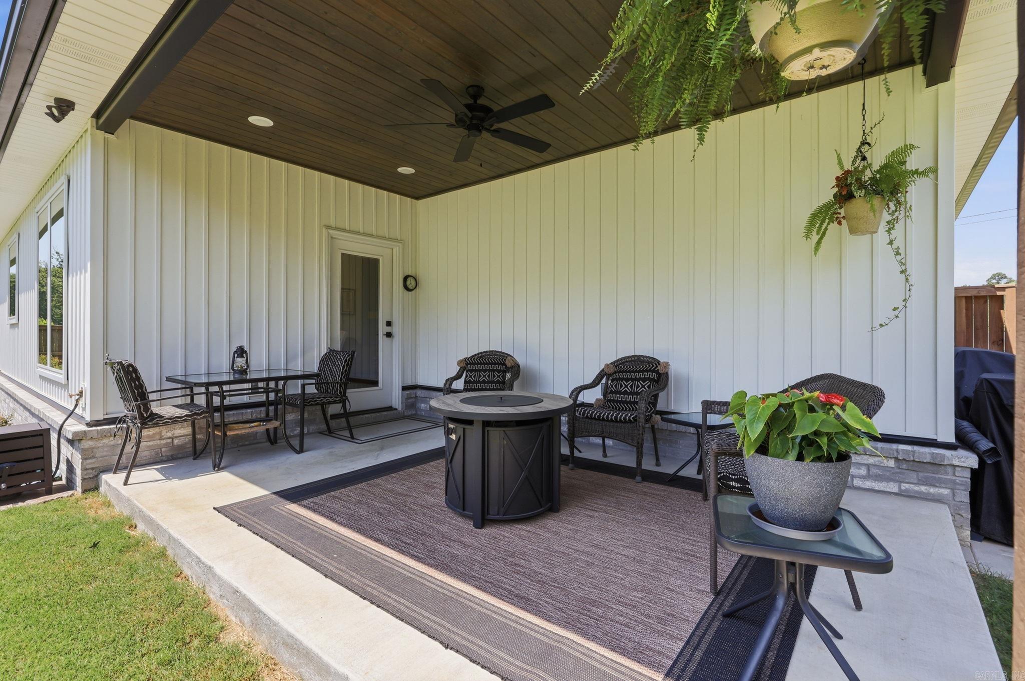 CREEKSIDE - Residential