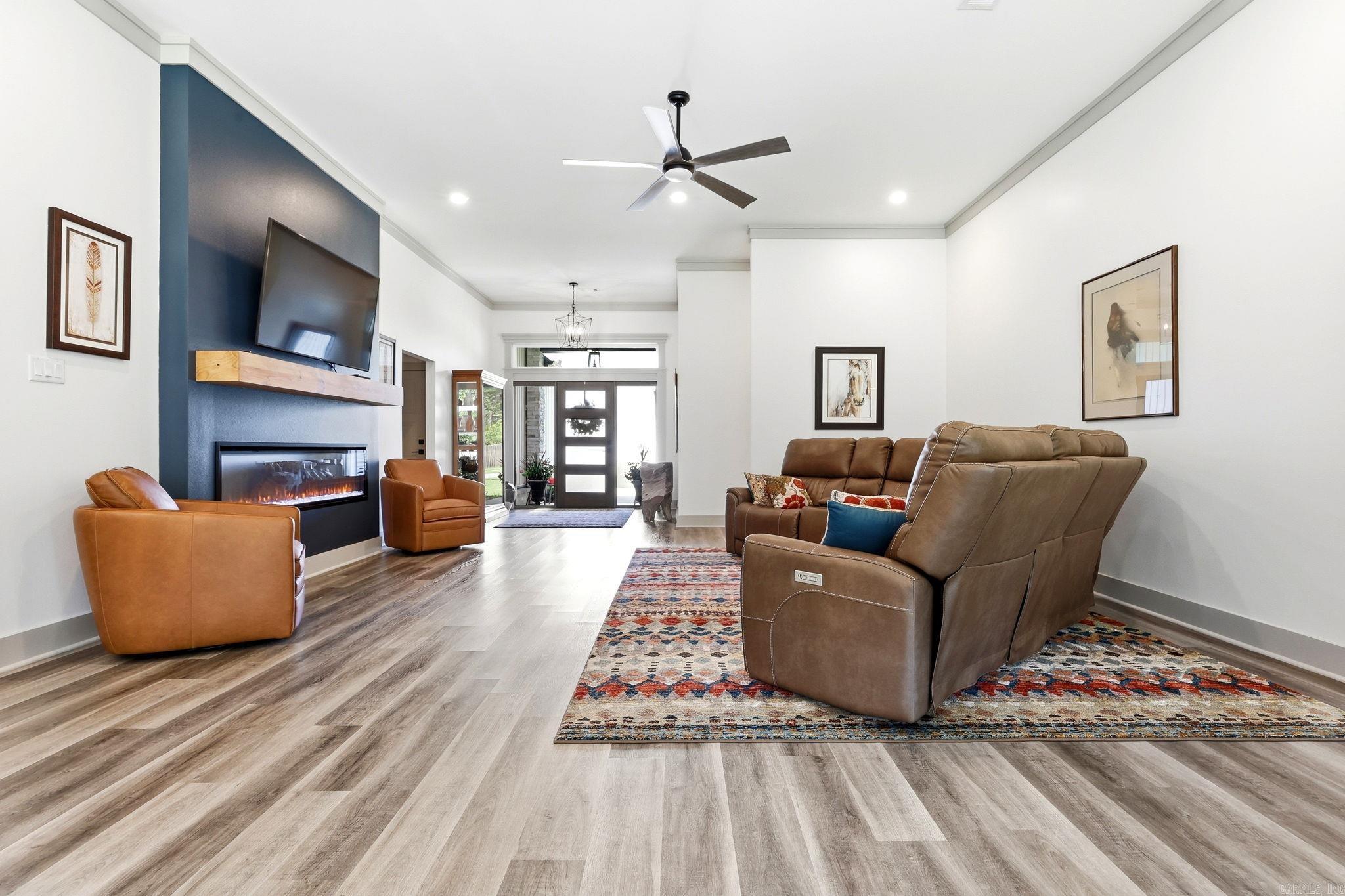 CREEKSIDE - Residential
