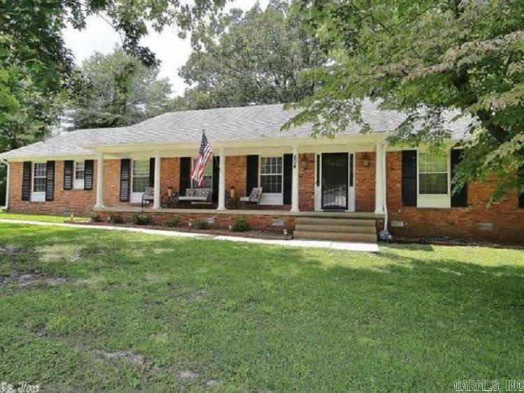Single story family home on large level lot in Midtown.  Formal living and dining room, den with fireplace, eat in kitchen, hardwood floors. 2 Car carport.