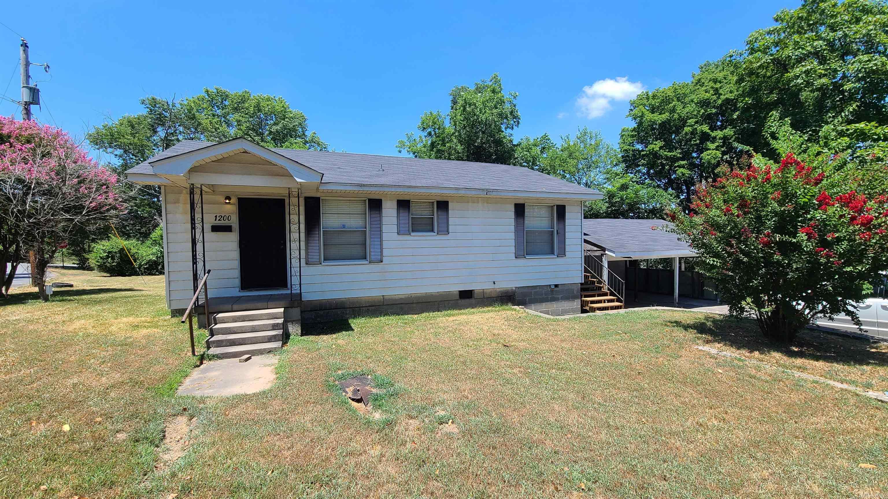 1200 Crest Rd is a NON-Smoking 2 Bedroom with Bonus room that could be 3rd bedroom and 1 bath. This home has extra storage, a 2 car carport, and nearby playground. The kitchen is furnished with a gas stove and portable dishwasher. There is a separate dining area. Also included are mini blinds, ceiling fans, hardwood floors, central heat and air, washer and gas dryer hookups in the kitchen, and all located on a corner lot. Pets may be considered.  New Vinyl Plank in the kitchen, dining area and bonus room.