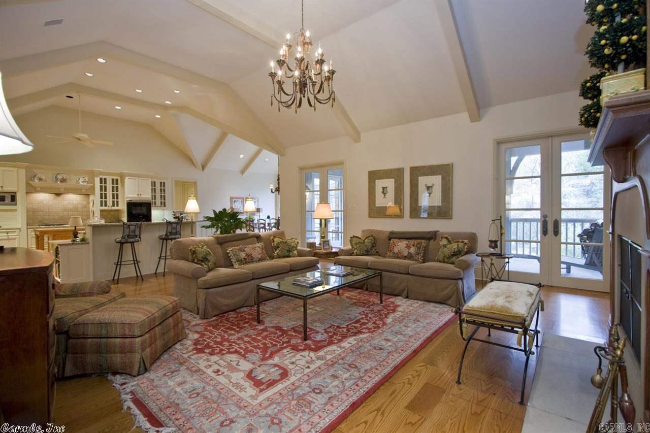 COUNTRY CLUB OF ARK THE - Residential