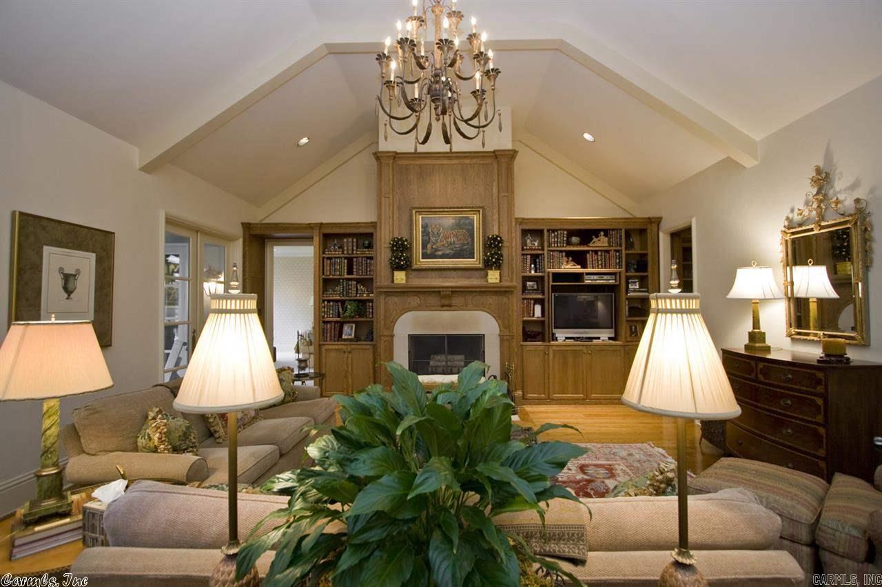 COUNTRY CLUB OF ARK THE - Residential