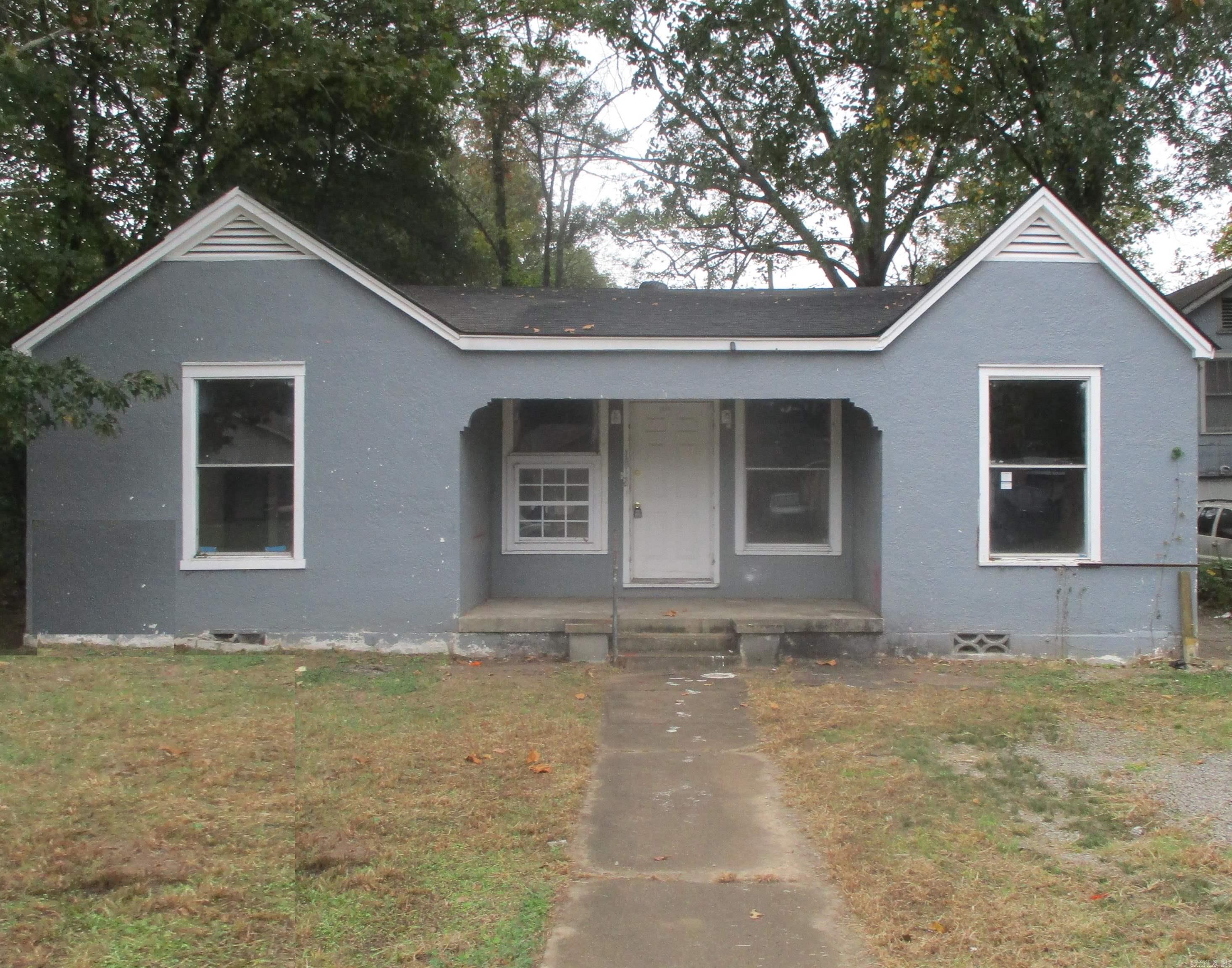 Cute home in North Little Rock with 3 bedrooms, 1 bath, nice sized living area, separate dining room, covered front porch and storage bldg behind house.  All offers must be submitted by the Buyer's agent via the sellers offer management portal,  agents please READ in the confidential agent remarks section for additional information on offer submission and other important information.