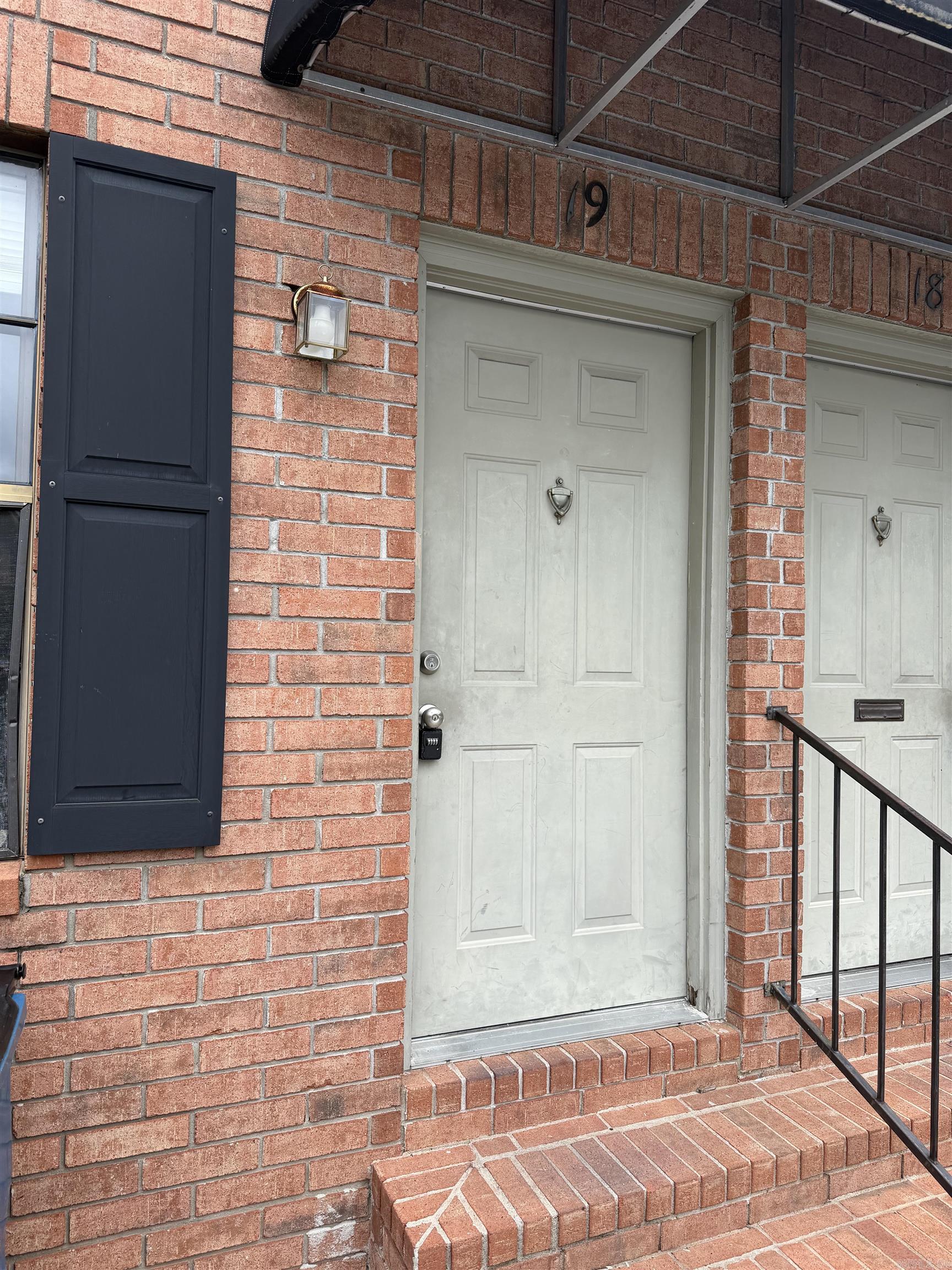 Reservoir Townhouse - Residential Lease