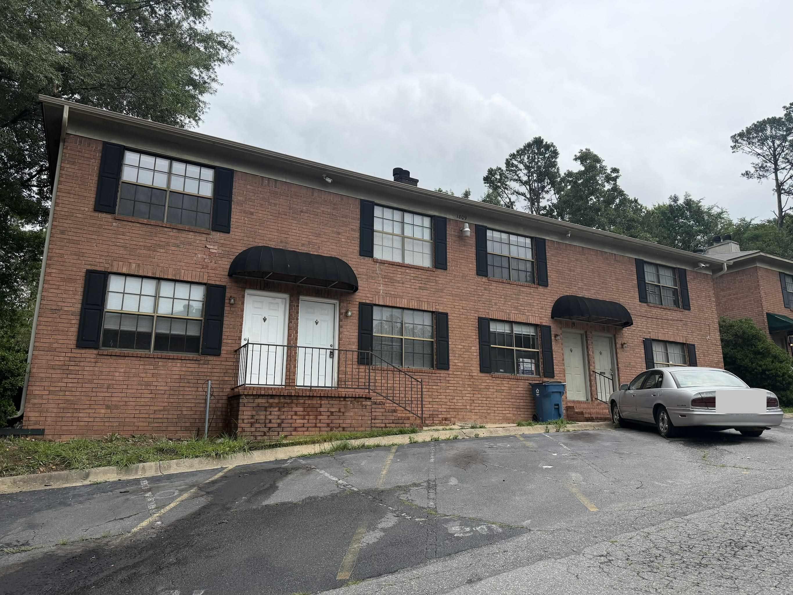 Spacious and well-maintained 4-plex offering comfortable 2-bedroom, 1.5-bath units in the heart of Little Rock! Each unit features an open kitchen layout, roomy living area, and two bedrooms located upstairs for added privacy. Conveniently located just minutes from Downtown Little Rock, West Little Rock, Two Rivers Park, shopping, dining, and entertainment, making it a great place to call home.