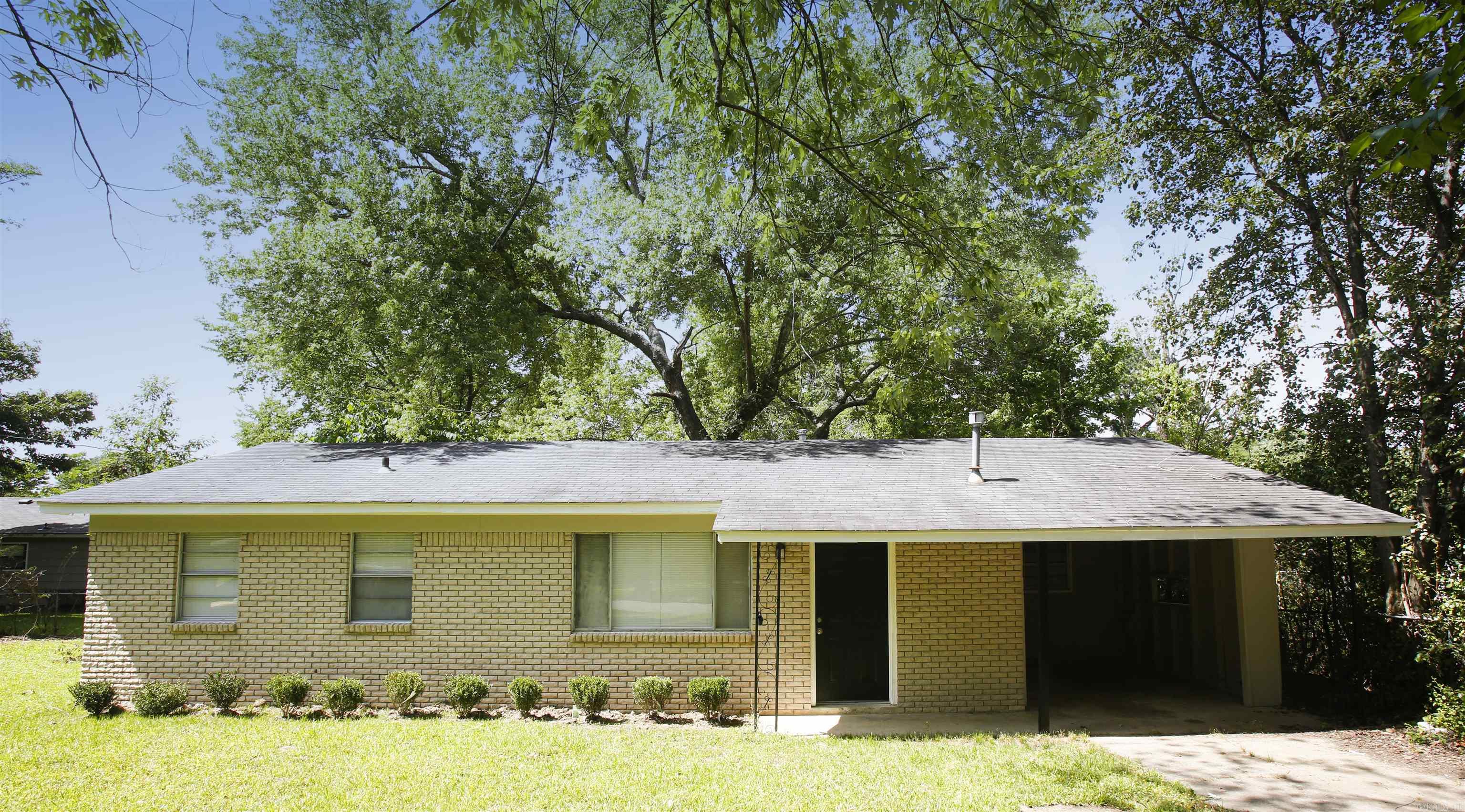 Newly remodeled 3BD in North Little Rock. The lease for this property is for two years and income has to be three times the amount of rent unless you have a housing voucher.