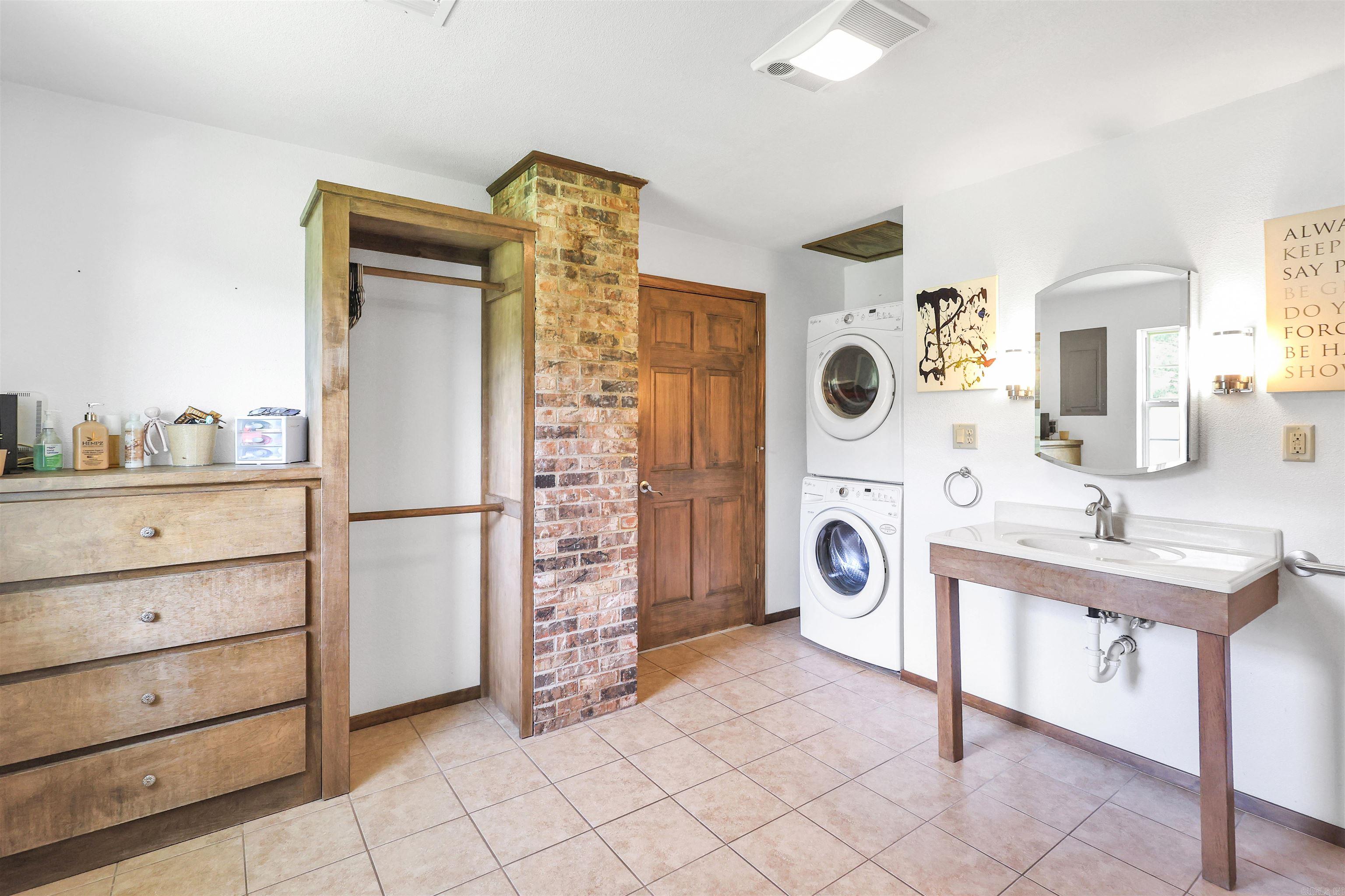 MOUNT IDA CITY ACREAGE - Residential