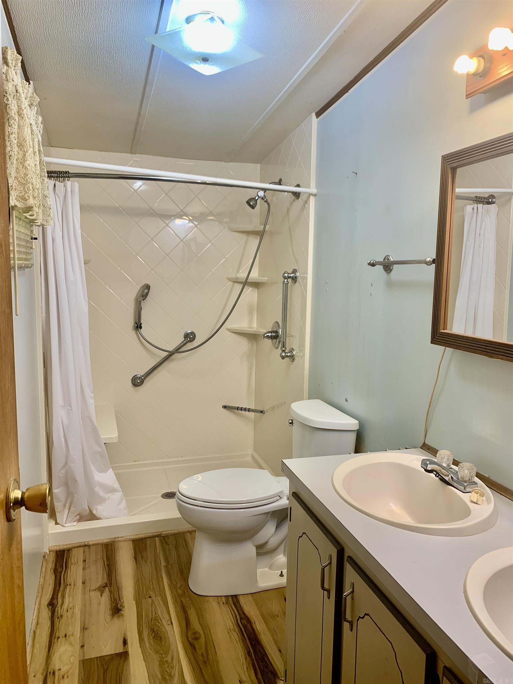 ARCHWOOD MANOR - Residential