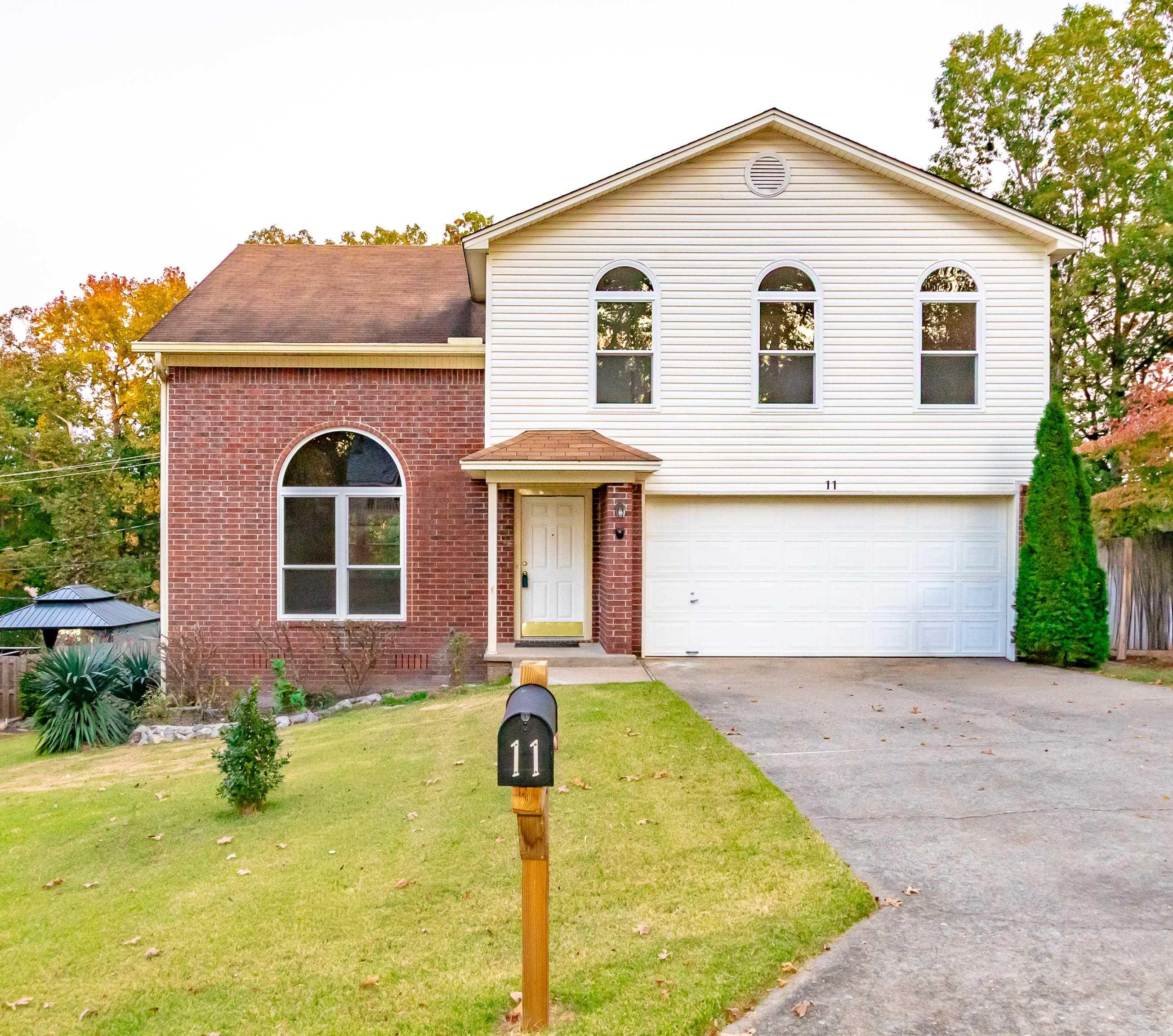 4 bedrooms and 2 1/2 baths located in West Little Rock. New paint and ALL new windows with solar panels already installled. Very clean and well maintained.