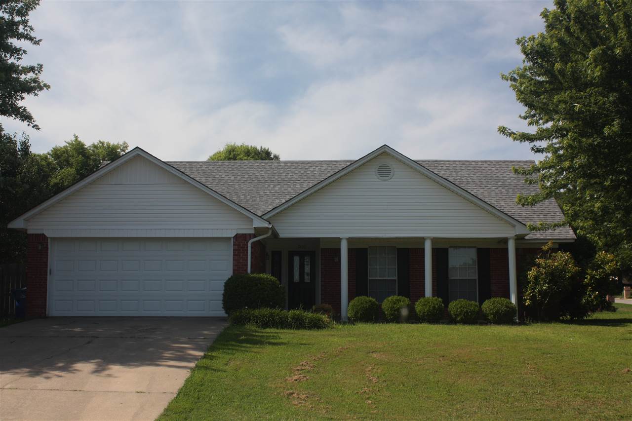 Charming home with great curb appeal.  It would be great for the first time home buyer.  Roof if only about 8 years old, A/C was recently replaced, new paint, & new laminate flooring.