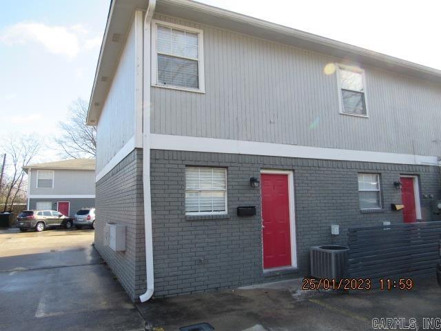 Updated 2-bedroom 1.5 bath townhome, all new carpet & LVT flooring throughout in 2021, freshly painted interior in 2021, all new appliances including refrigerator, washer & dryer, all electric, new countertops in kitchen, 2-inch blinds throughout, new lighting fixtures throughout. Available Now. No pets allowed!***PLEASE NOTE WE DO NOT ADVERTISE ON CRAIGSLIST OR FACEBOOK MARKETPLACE. ANY LISTING OF OURS SEEN IS A SCAM!!!***