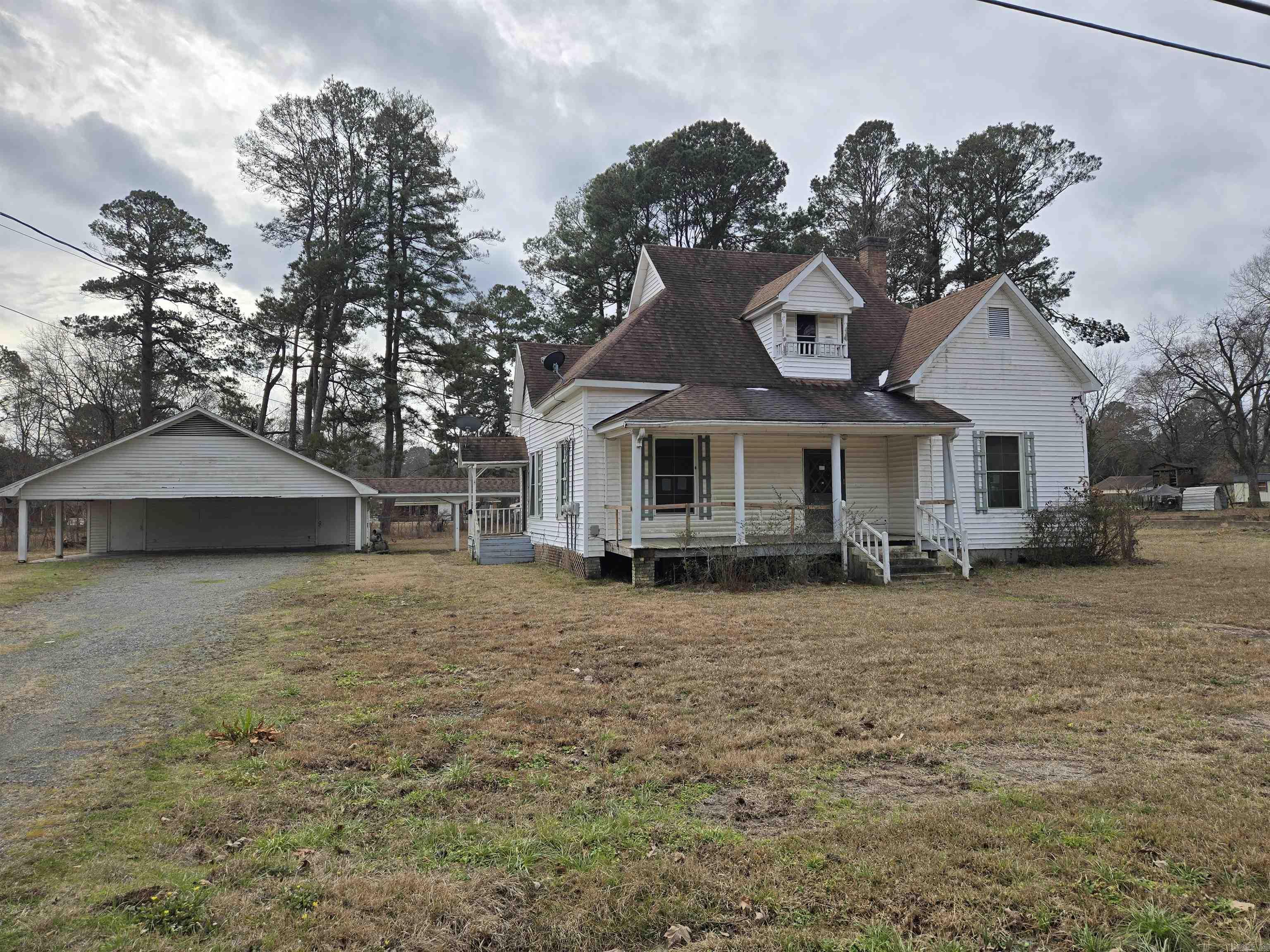 Unique money-making potential! This Home features 3 bedrooms and 3 full baths with 3 individual kitchens as well! This home is setup to be a Triplex with potential to add more rental spaces in the garage! All this in one location and priced to sale!