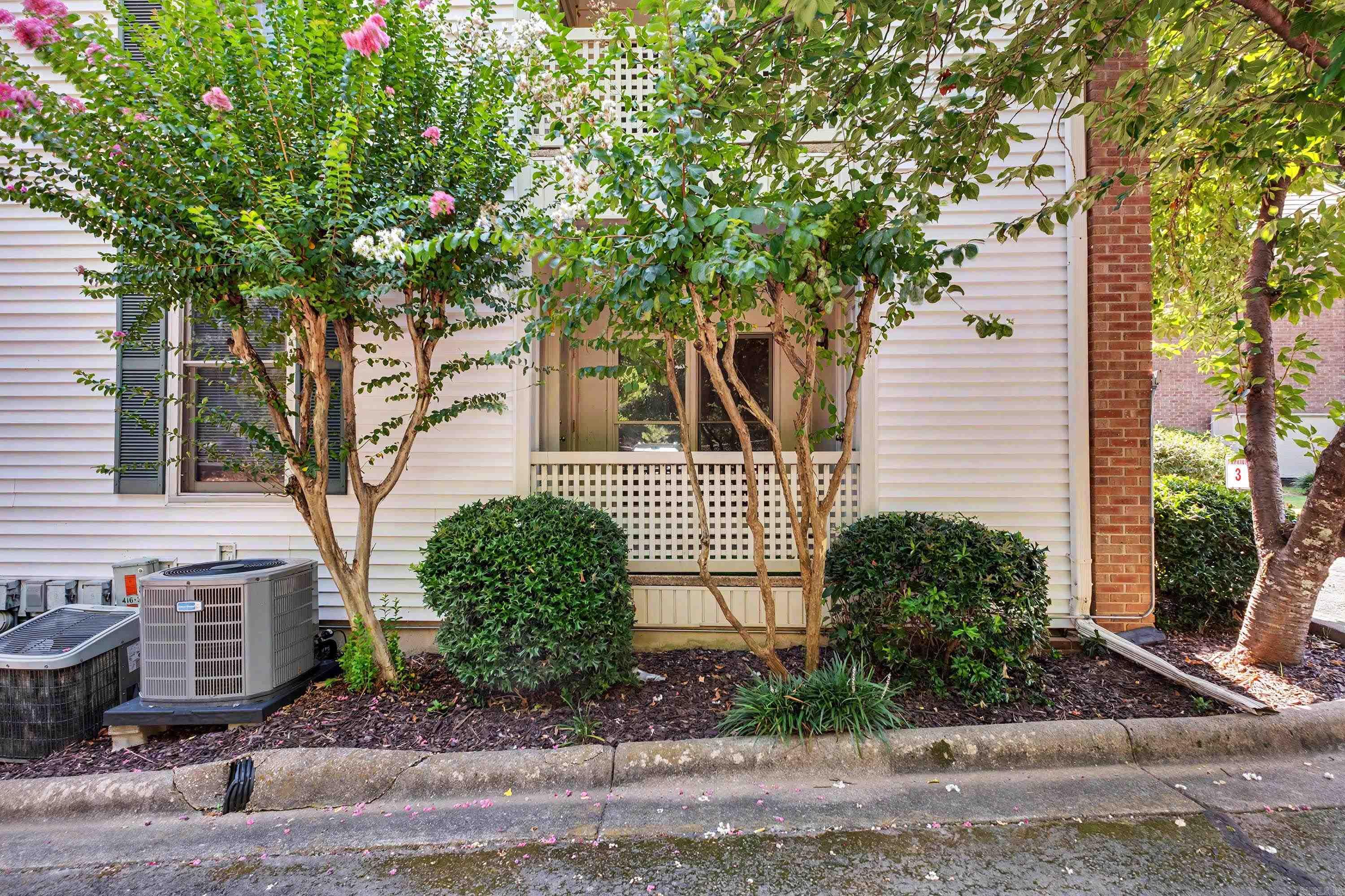 LINDEN COURT CONDO HPR - Residential