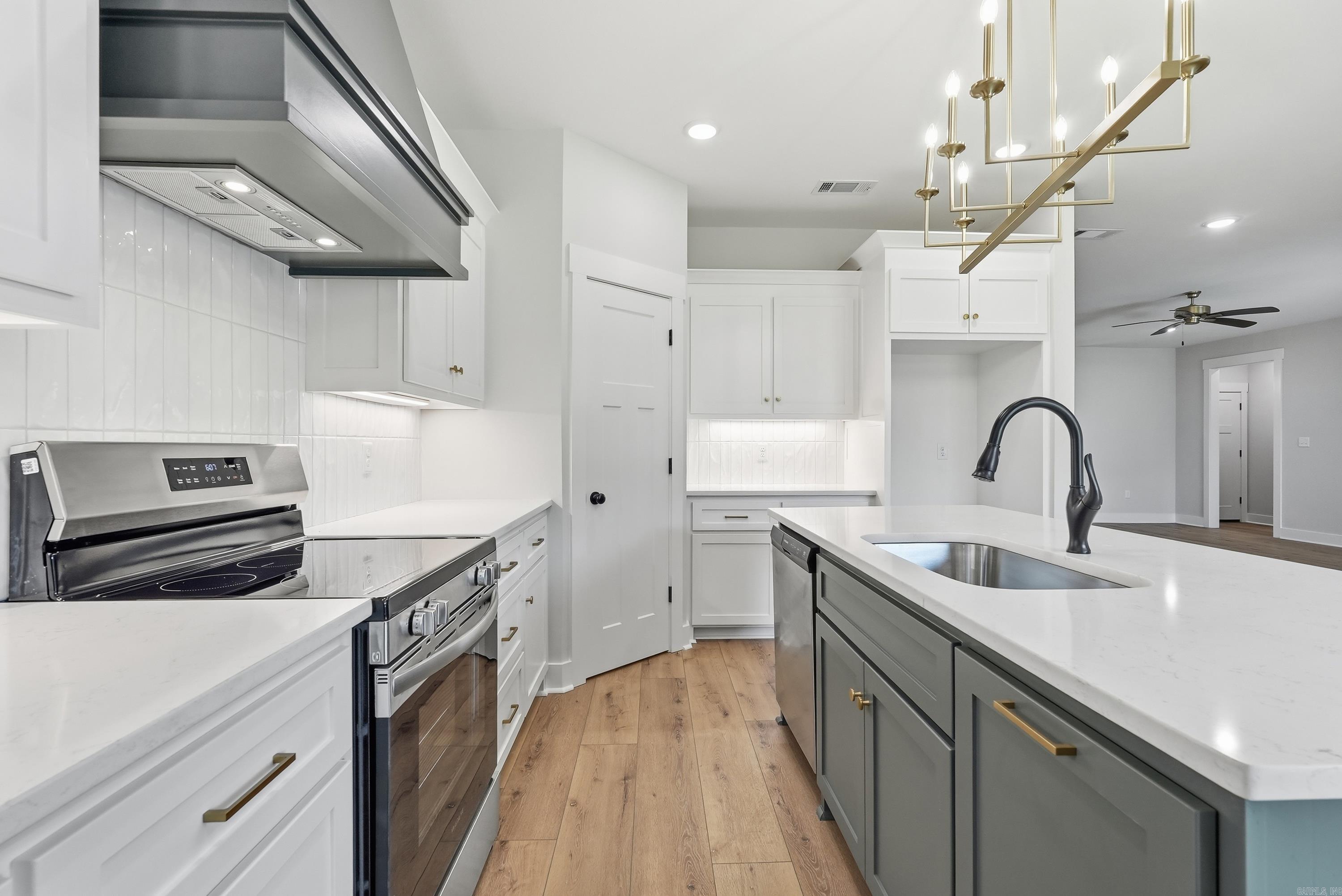 EAST MEADOW - Residential