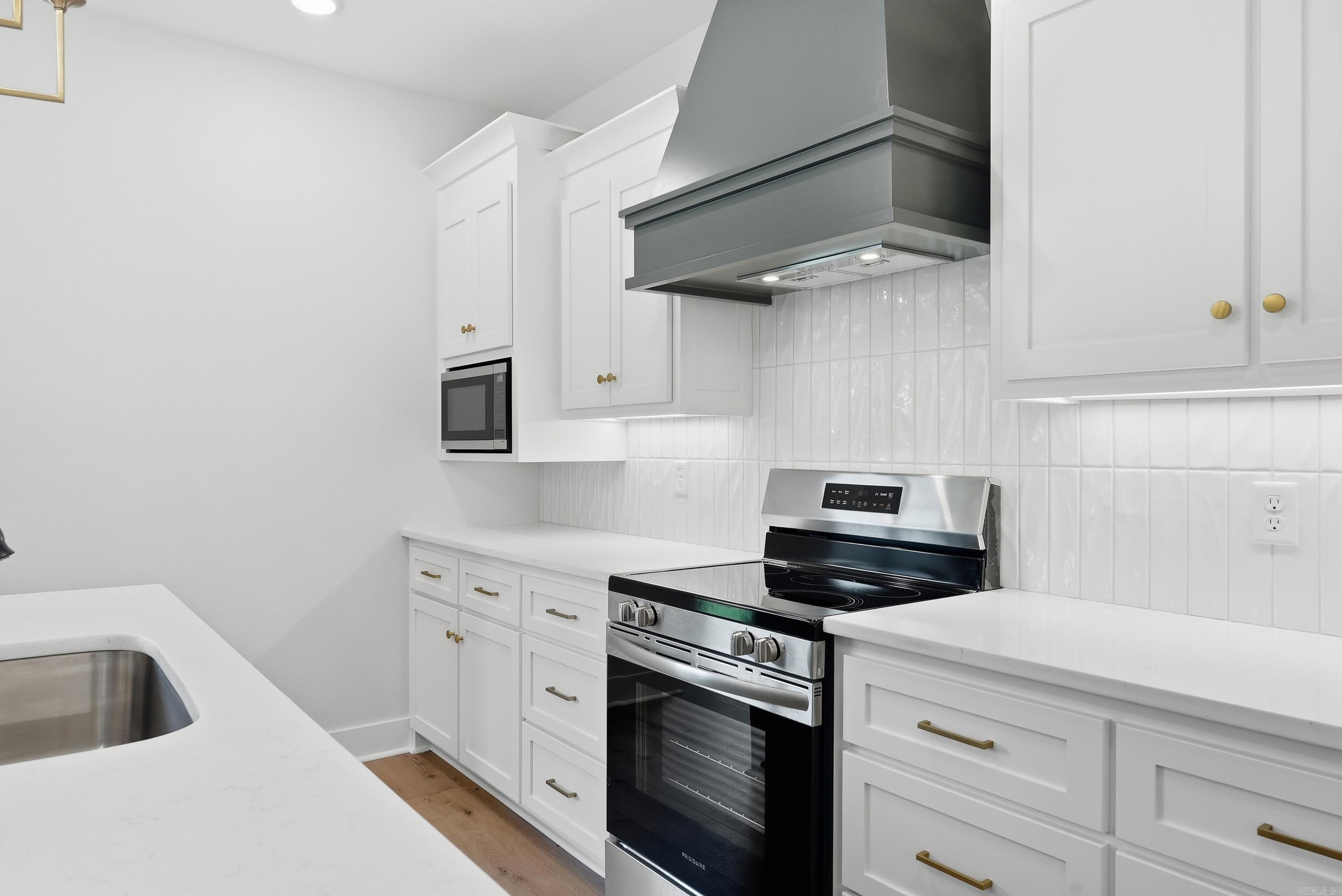 EAST MEADOW - Residential