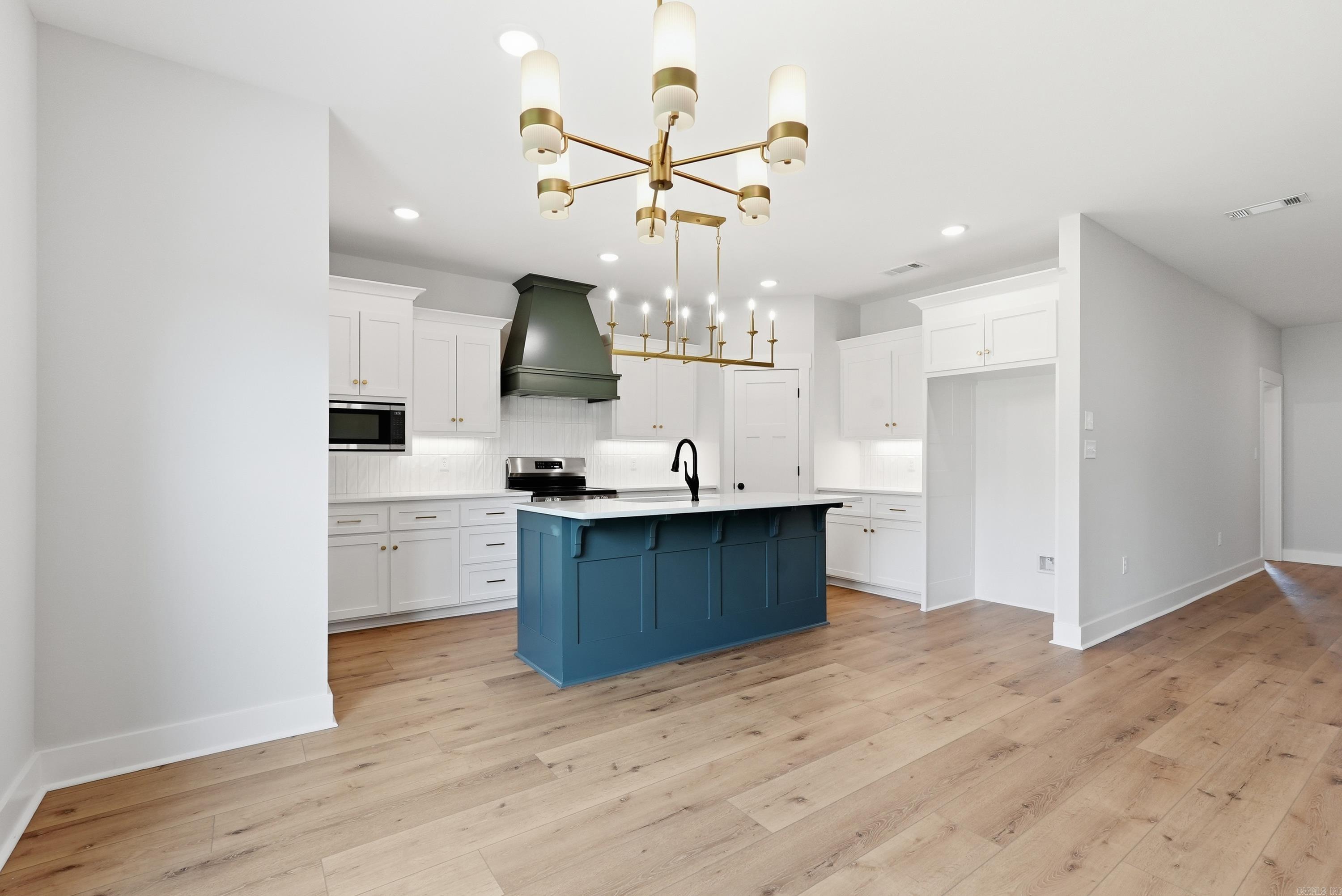 EAST MEADOW - Residential