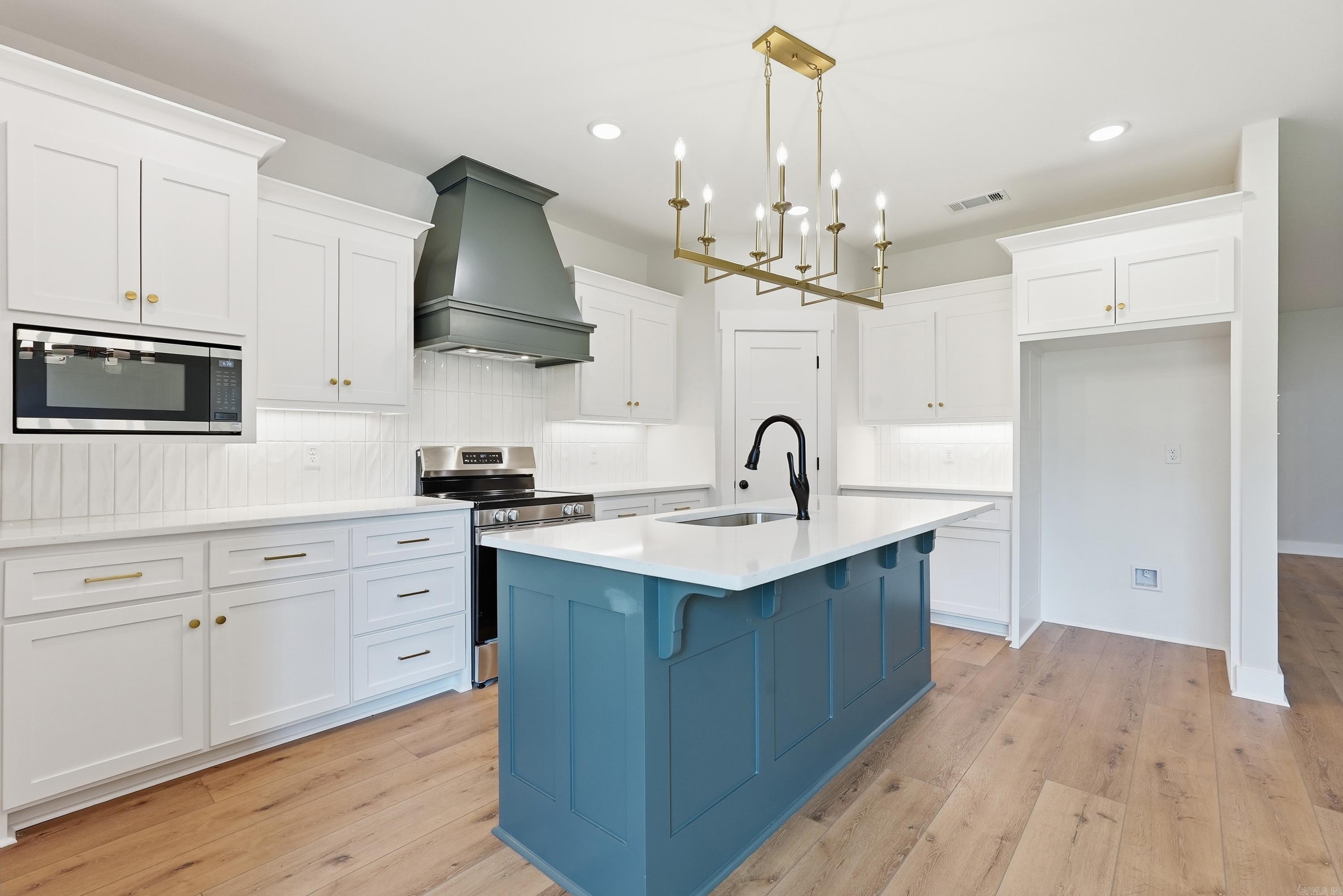 EAST MEADOW - Residential