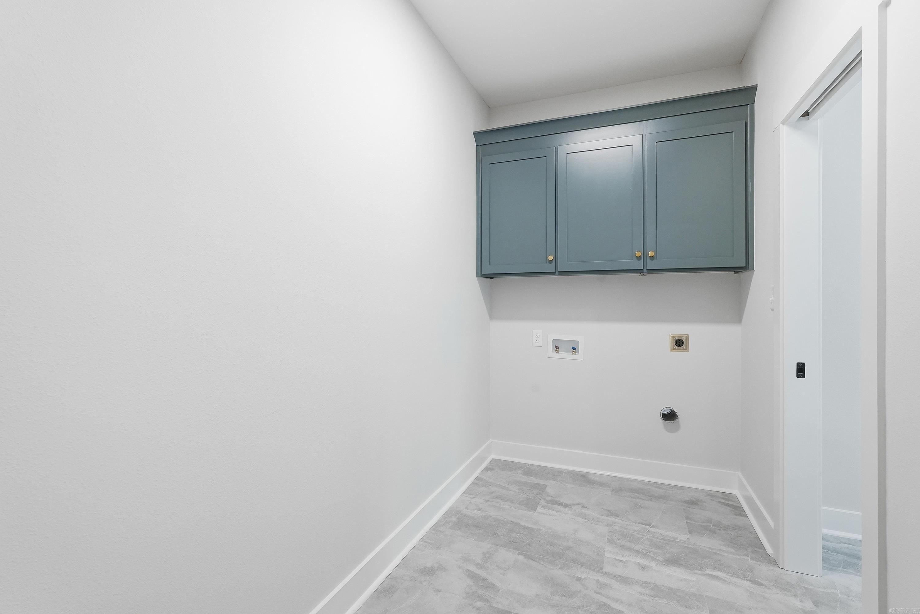 EAST MEADOW - Residential