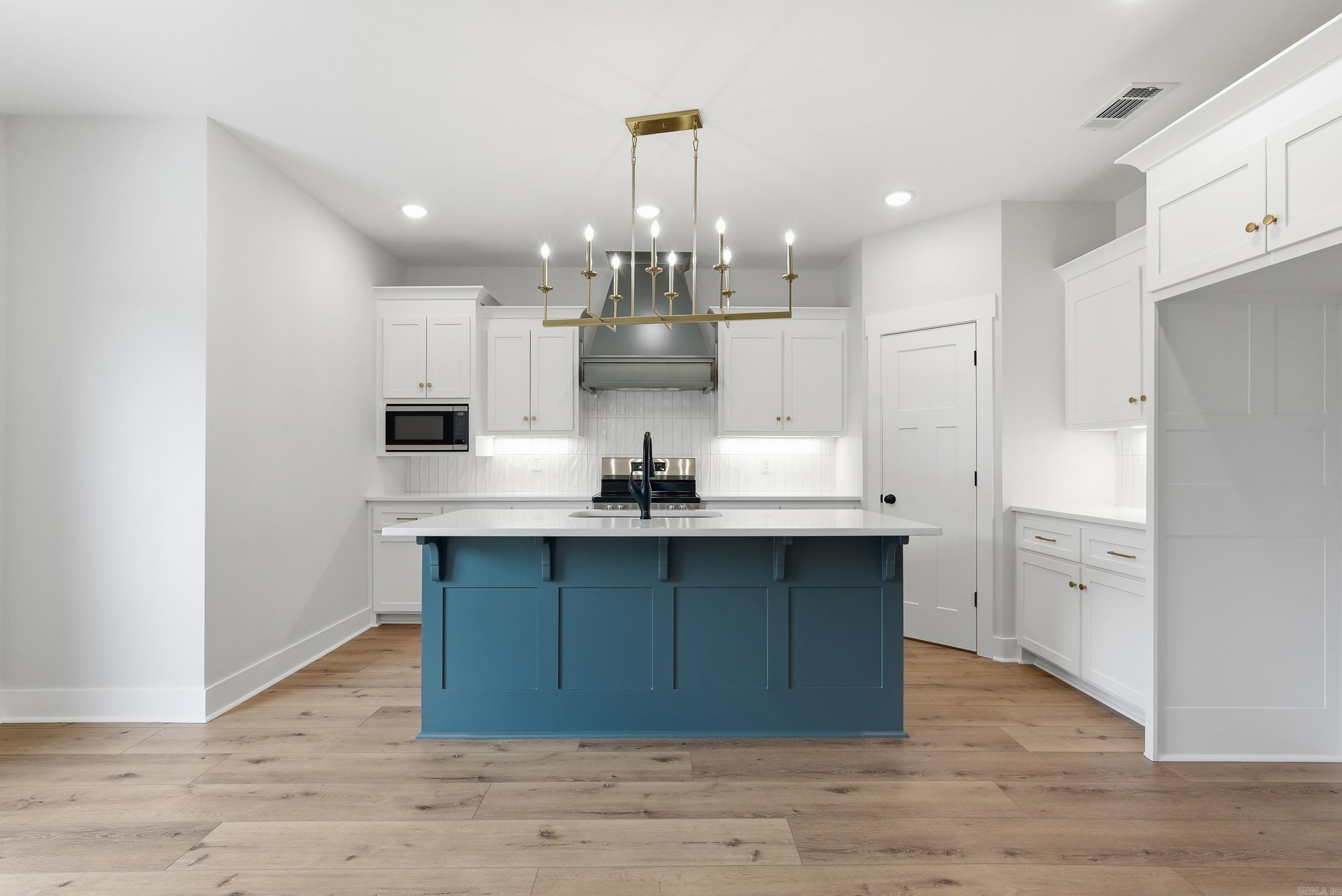 EAST MEADOW - Residential