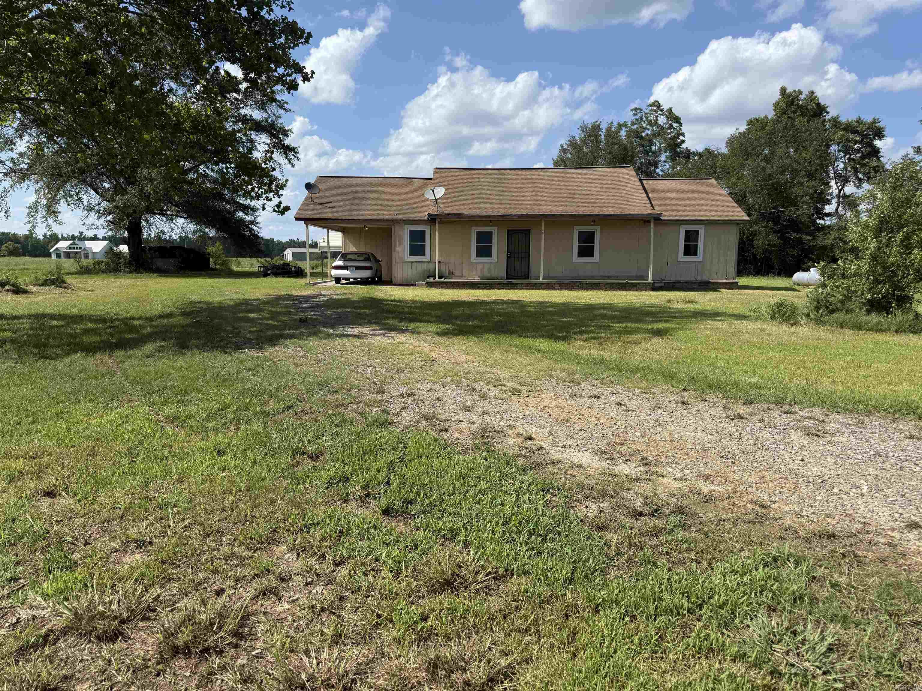 Great investment opportunity! Renovate, rebuild, rehab, or tear down and create your dream home on an acre just 5 miles / 9 minutes from Searcy Walmart Supercenter!  The value is in the land.  Renovate the existing home or build your dream home.  "Sold As-Is".