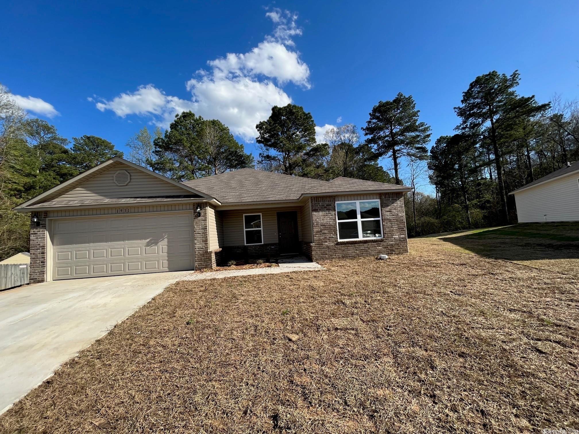 Rausch Coleman's Kinsley II Plan is a new construction 4 bed/ 2 bath home. It features a open concept with all guest rooms on one side and master suite on the other side. This beauty has 8ft ceilings, carpet in all rooms and vinyl in wet areas. colors and options has already been pre selected. Home includes a 2-10 home buyer warranty provided by seller.