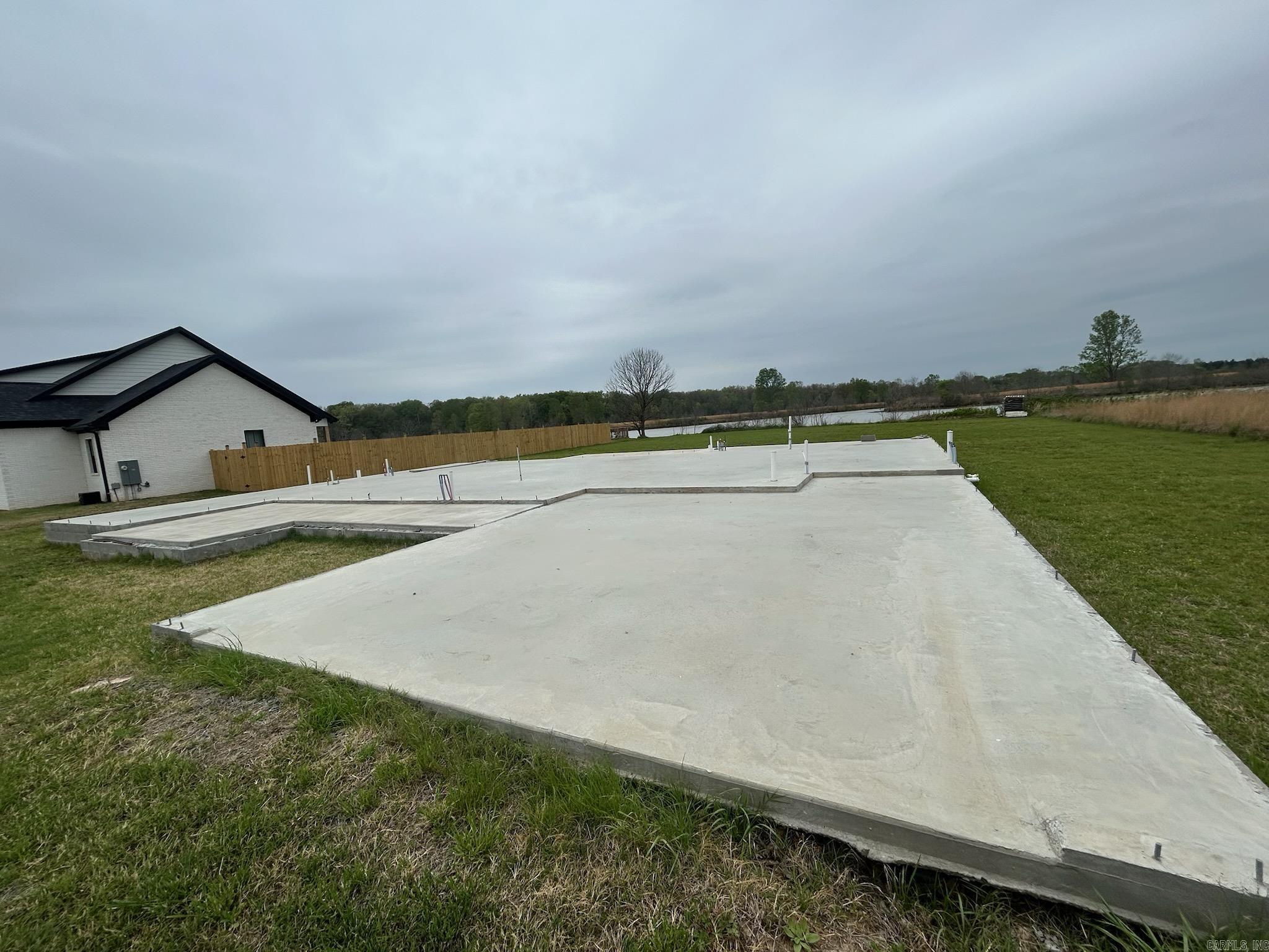 1/2 acre waterfront lot in a gated community. Comes with house plans for a 3 bed 2 bath home. start building asap. just need a lumber order. tremendous savings!