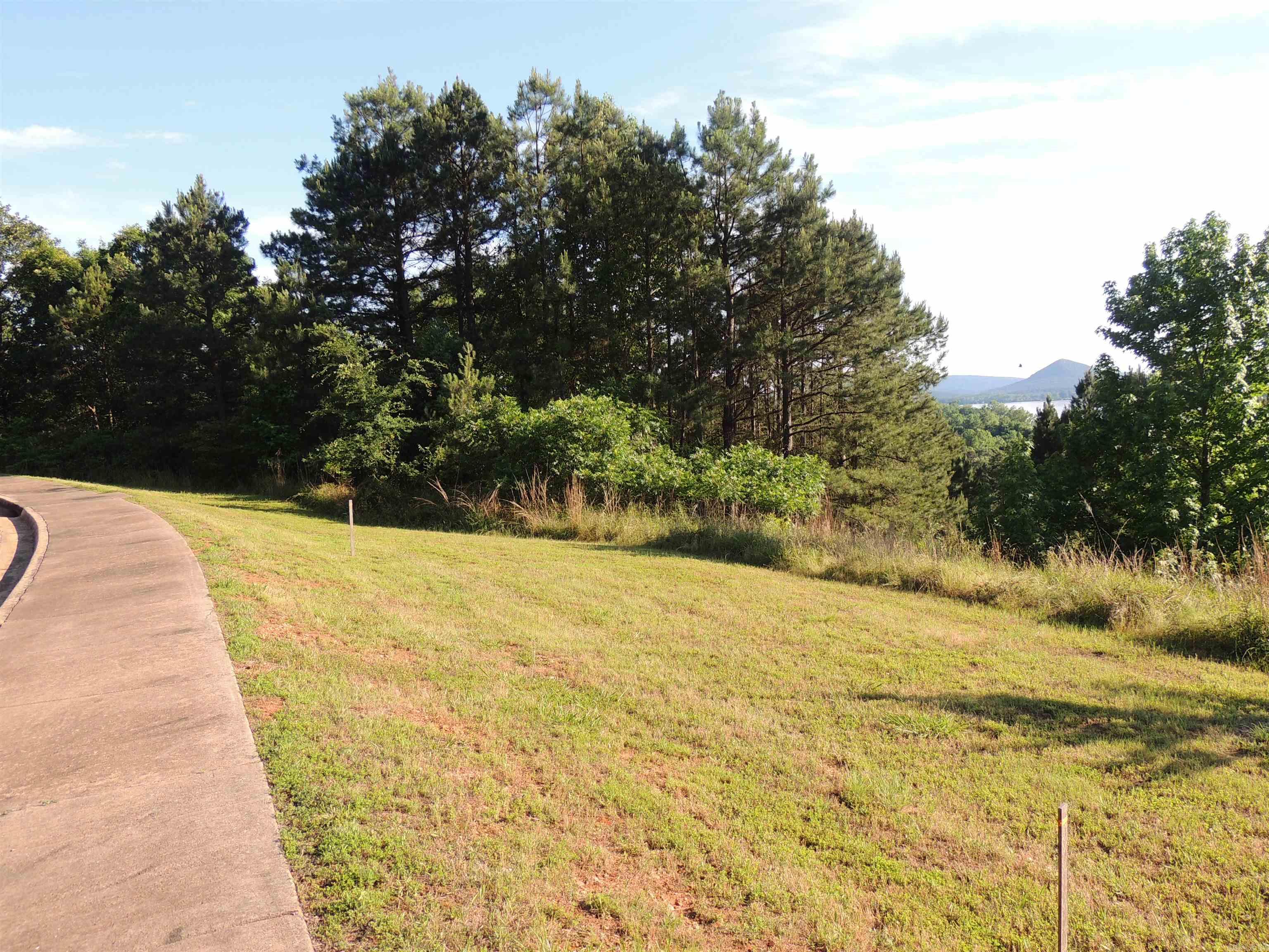 MOUNTAIN CREST ESTATES - Land