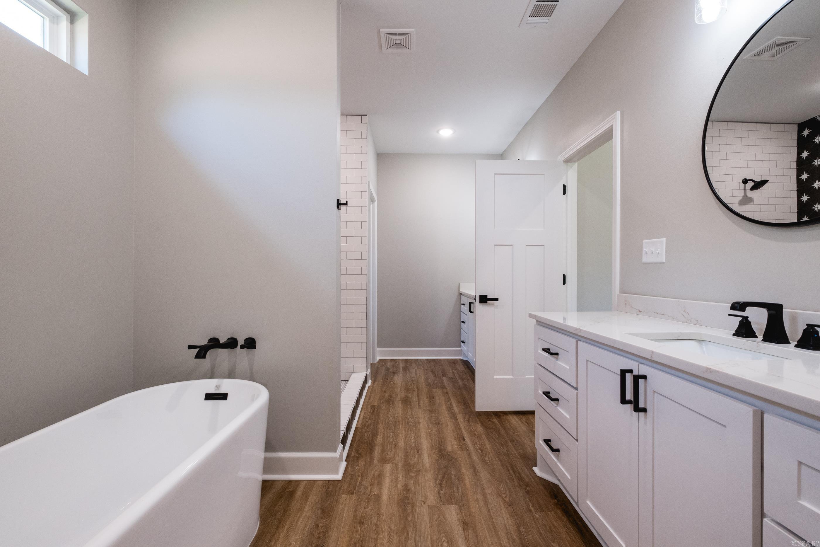 NORTHLAKE - Residential