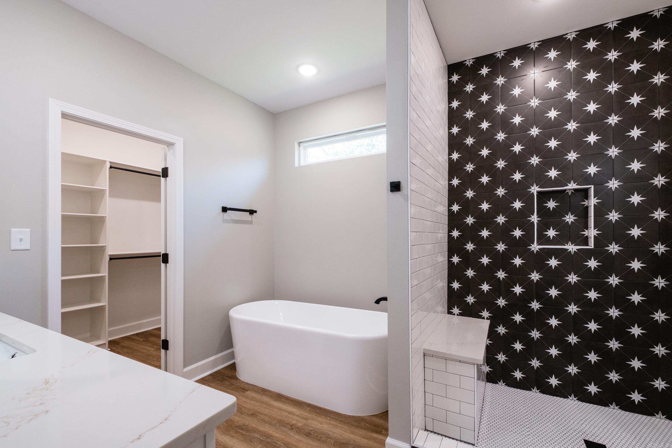NORTHLAKE - Residential