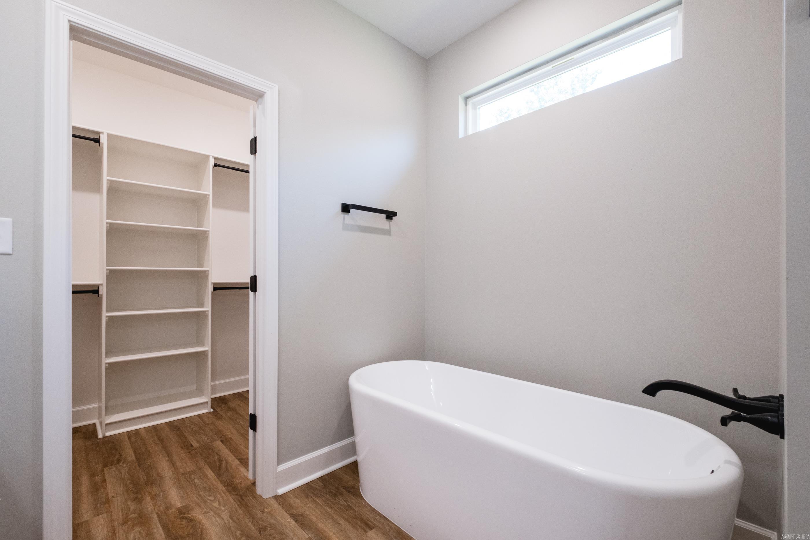 NORTHLAKE - Residential