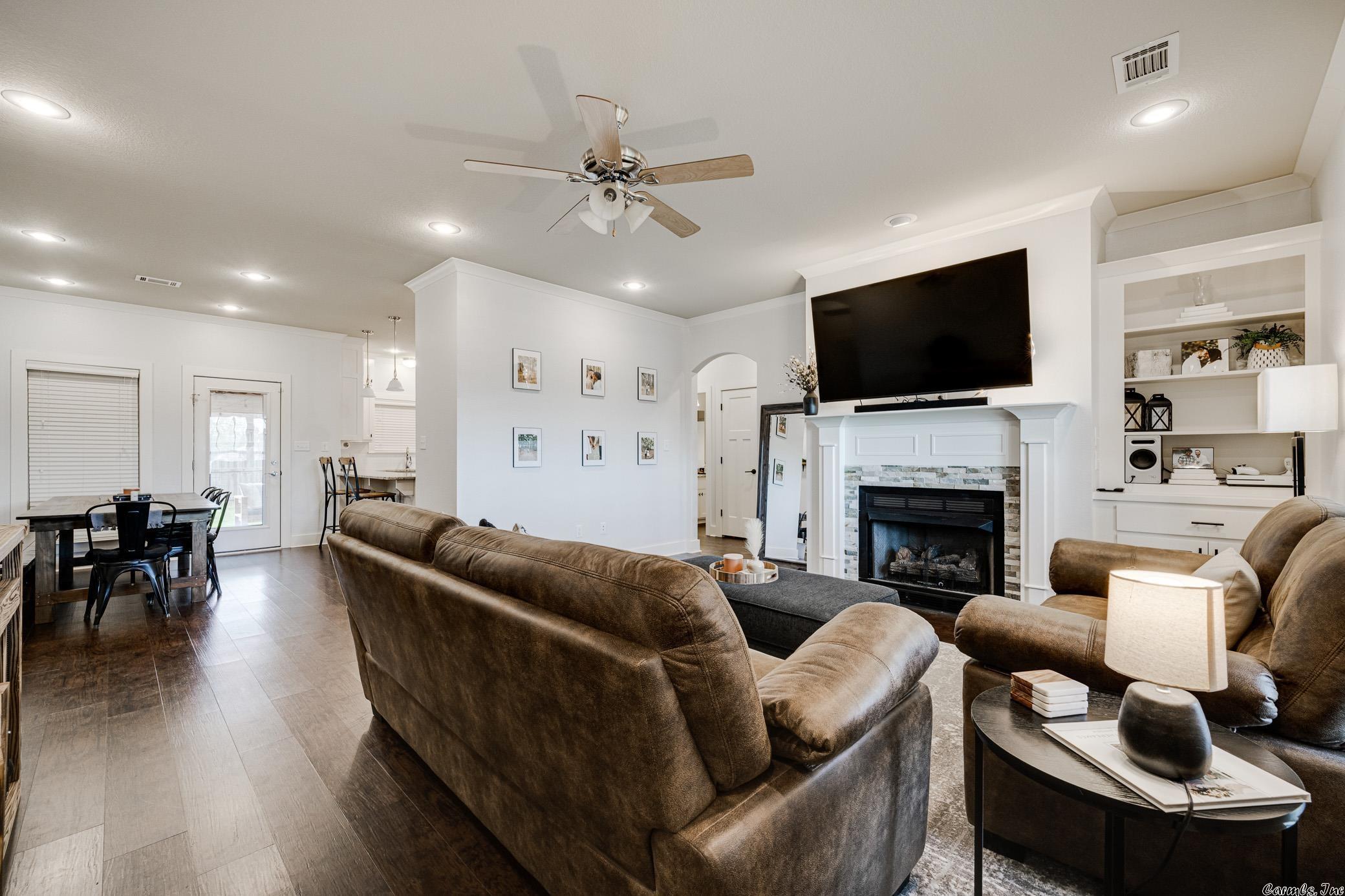 JEWELS ESTATES - Residential