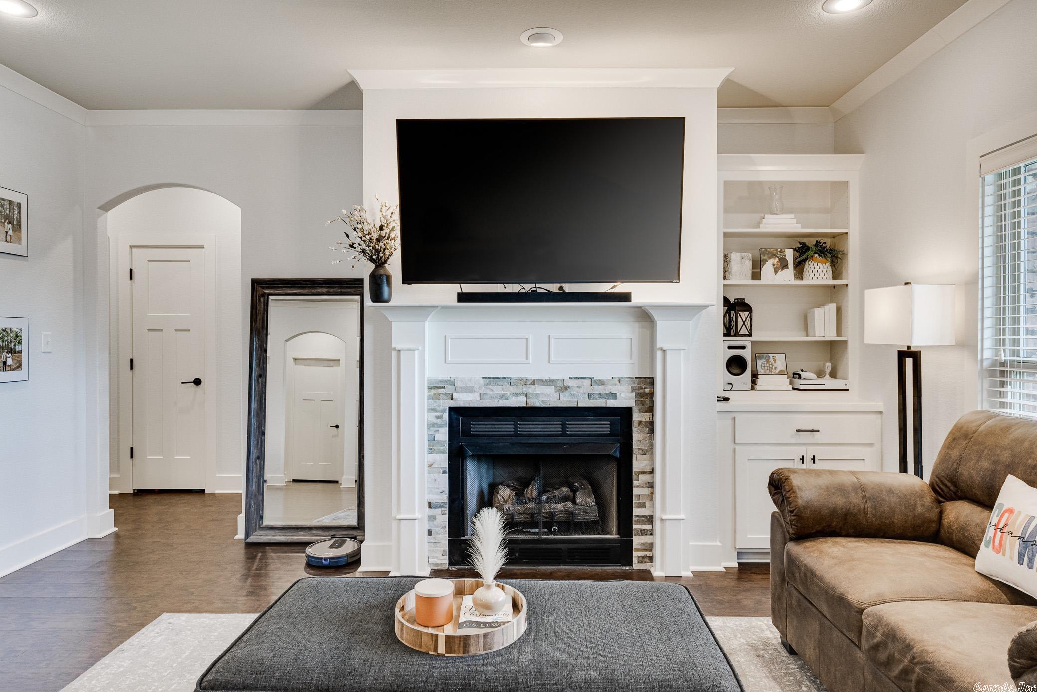 JEWELS ESTATES - Residential